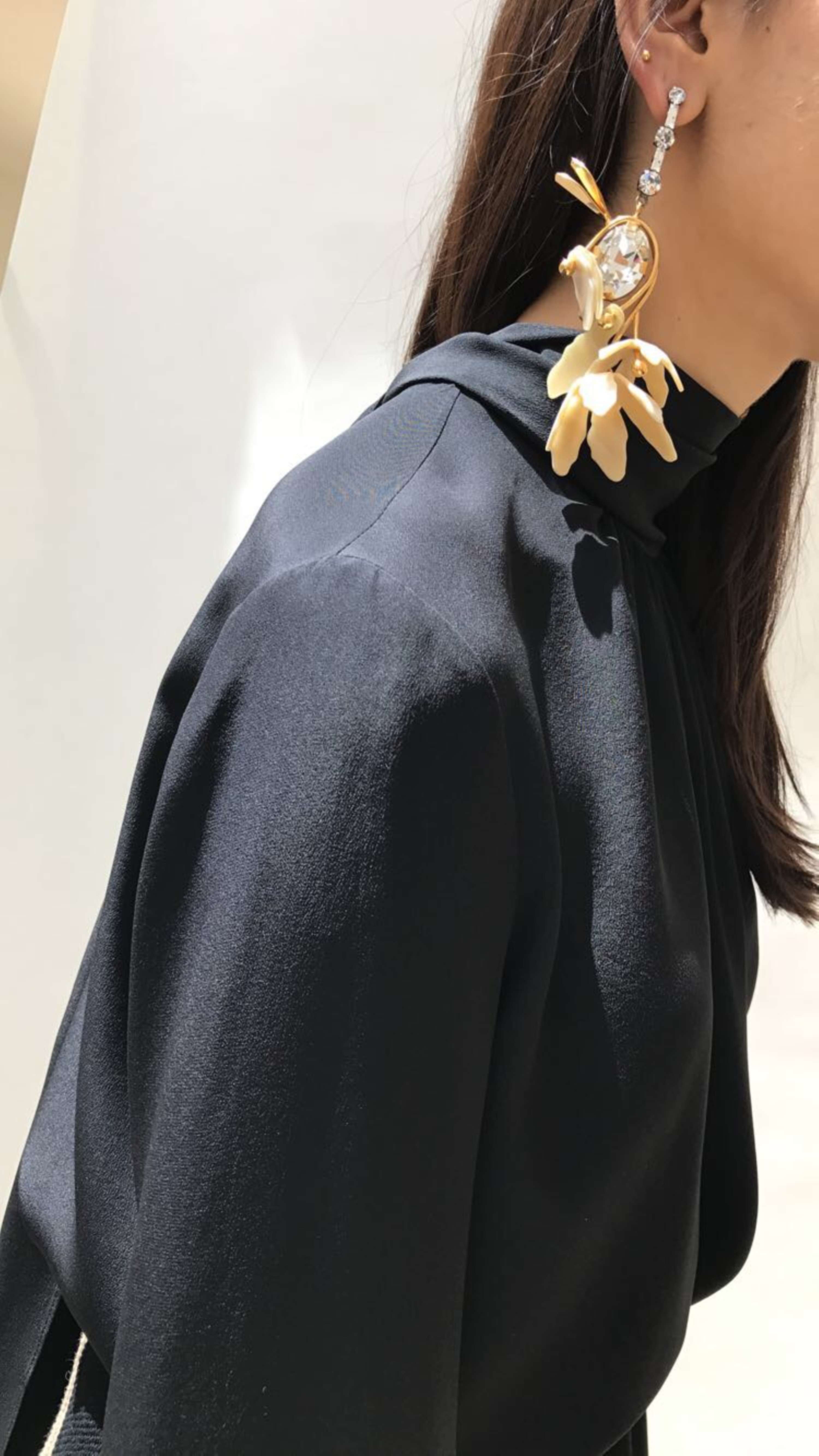 Threads styling editorial - Luxe Monochrome by Lucy Alston