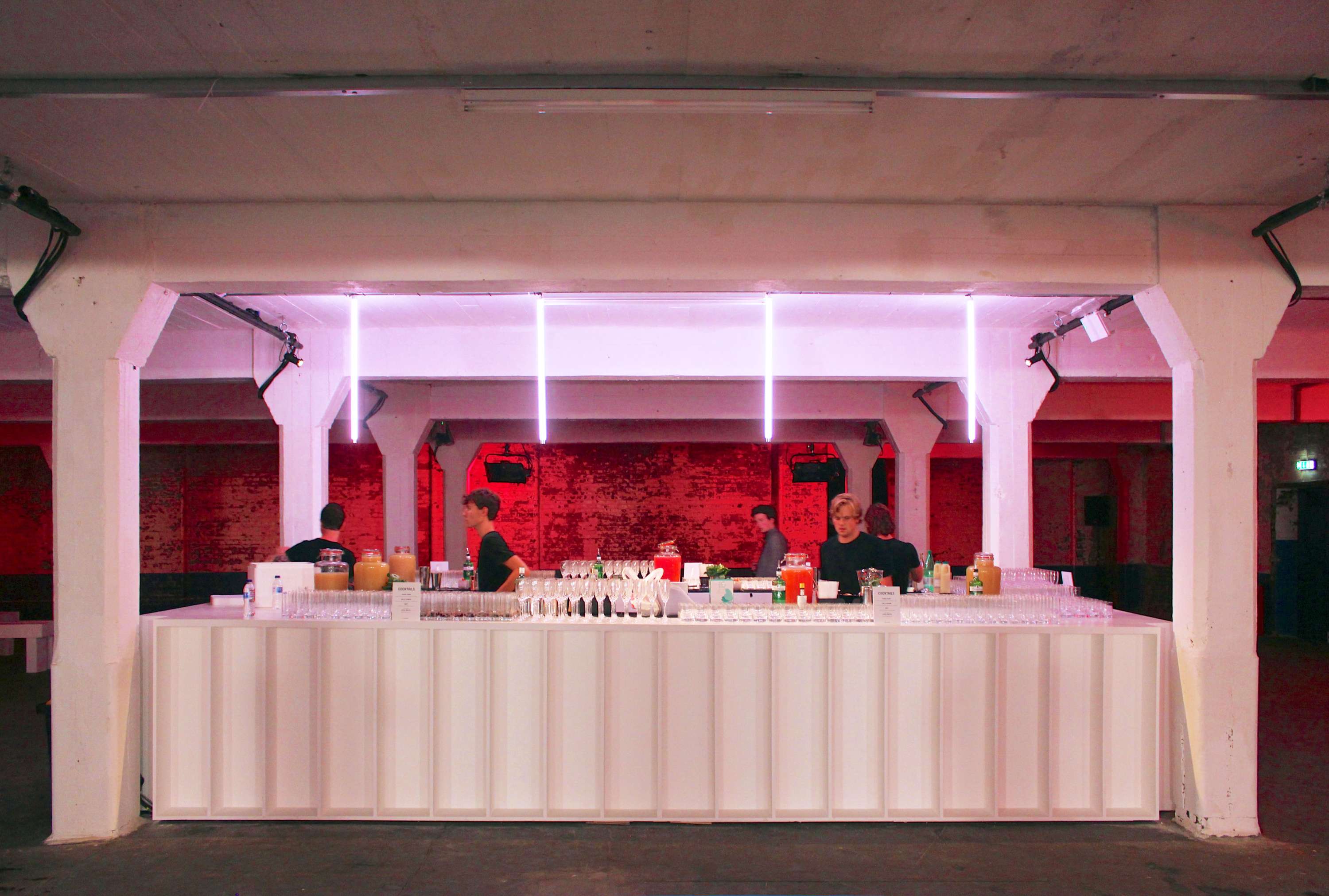 TOPMAN DESIGN Showspace SS18 by Benni Allan