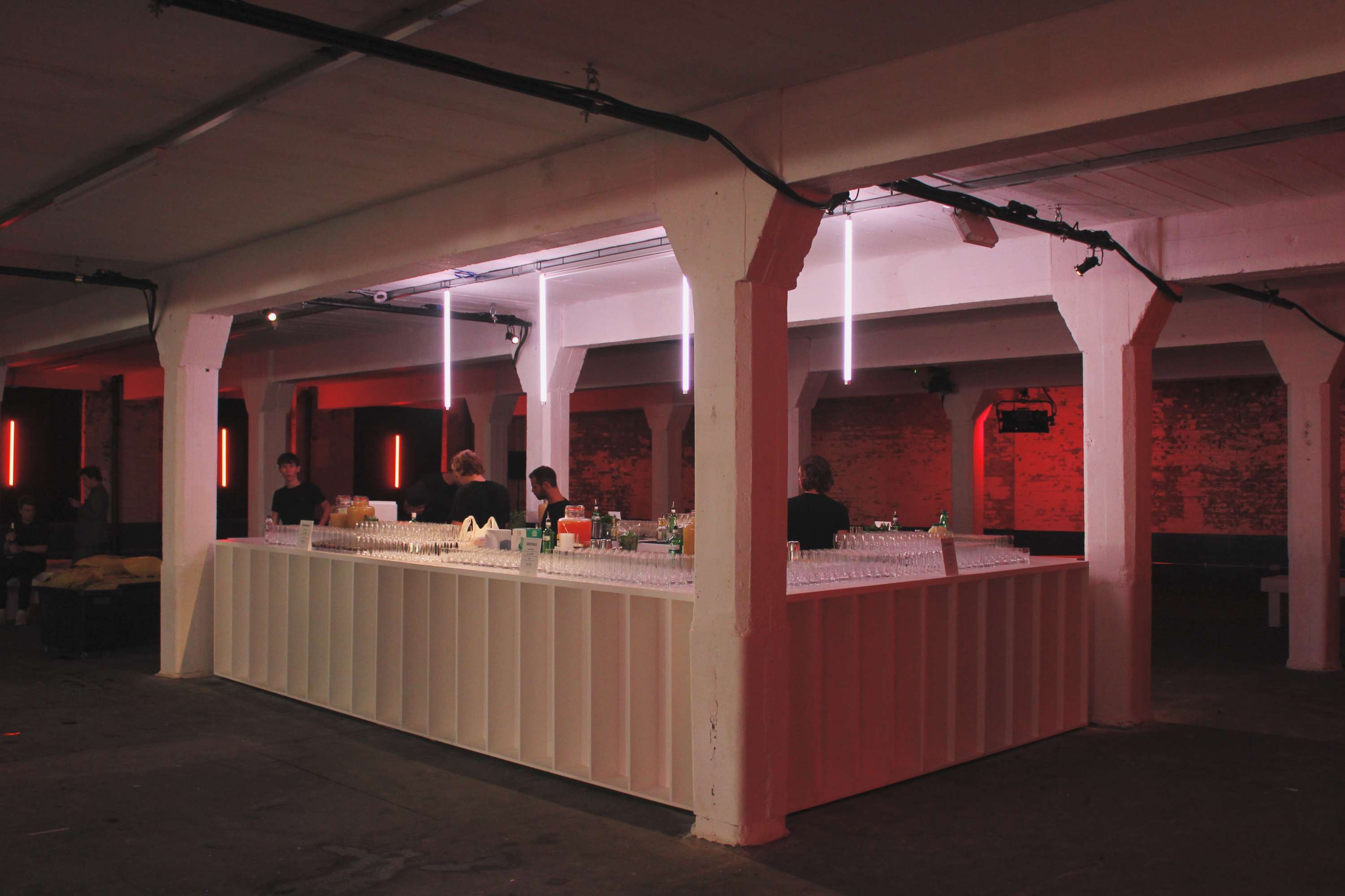 TOPMAN DESIGN Showspace SS18 by Benni Allan