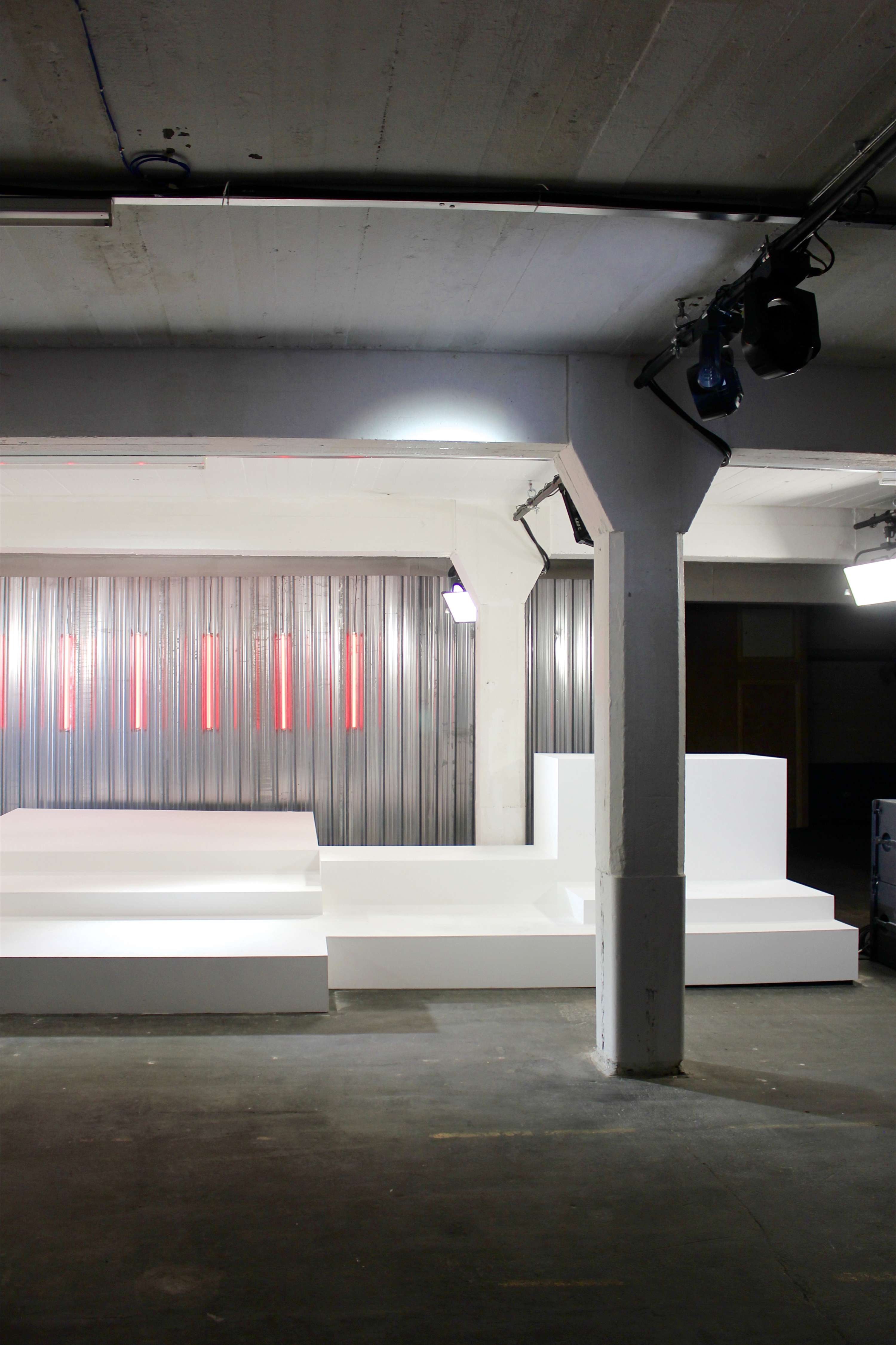 TOPMAN DESIGN Showspace SS18 by Benni Allan