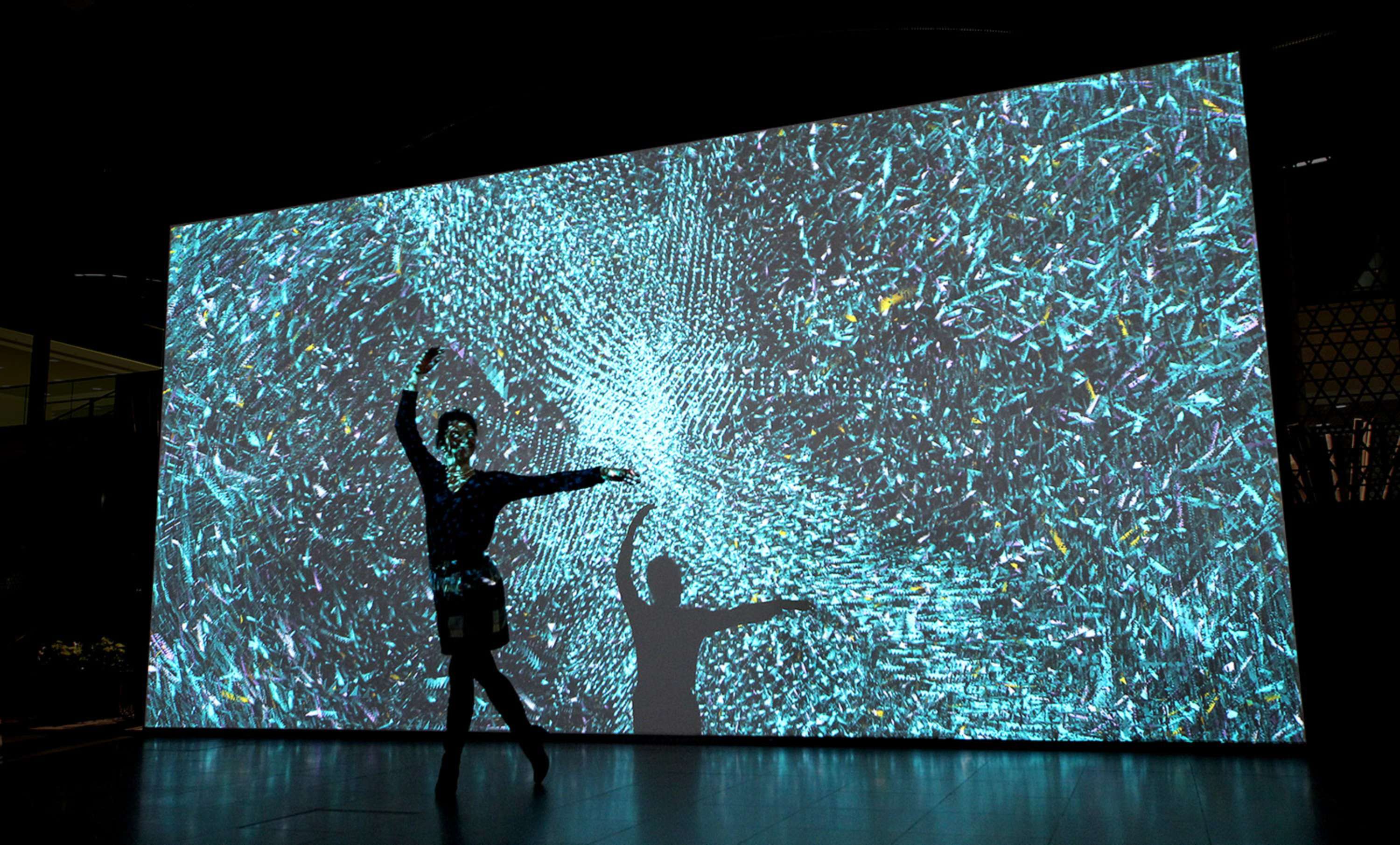 FLUX - interactive visual installation by Yves Peitzner