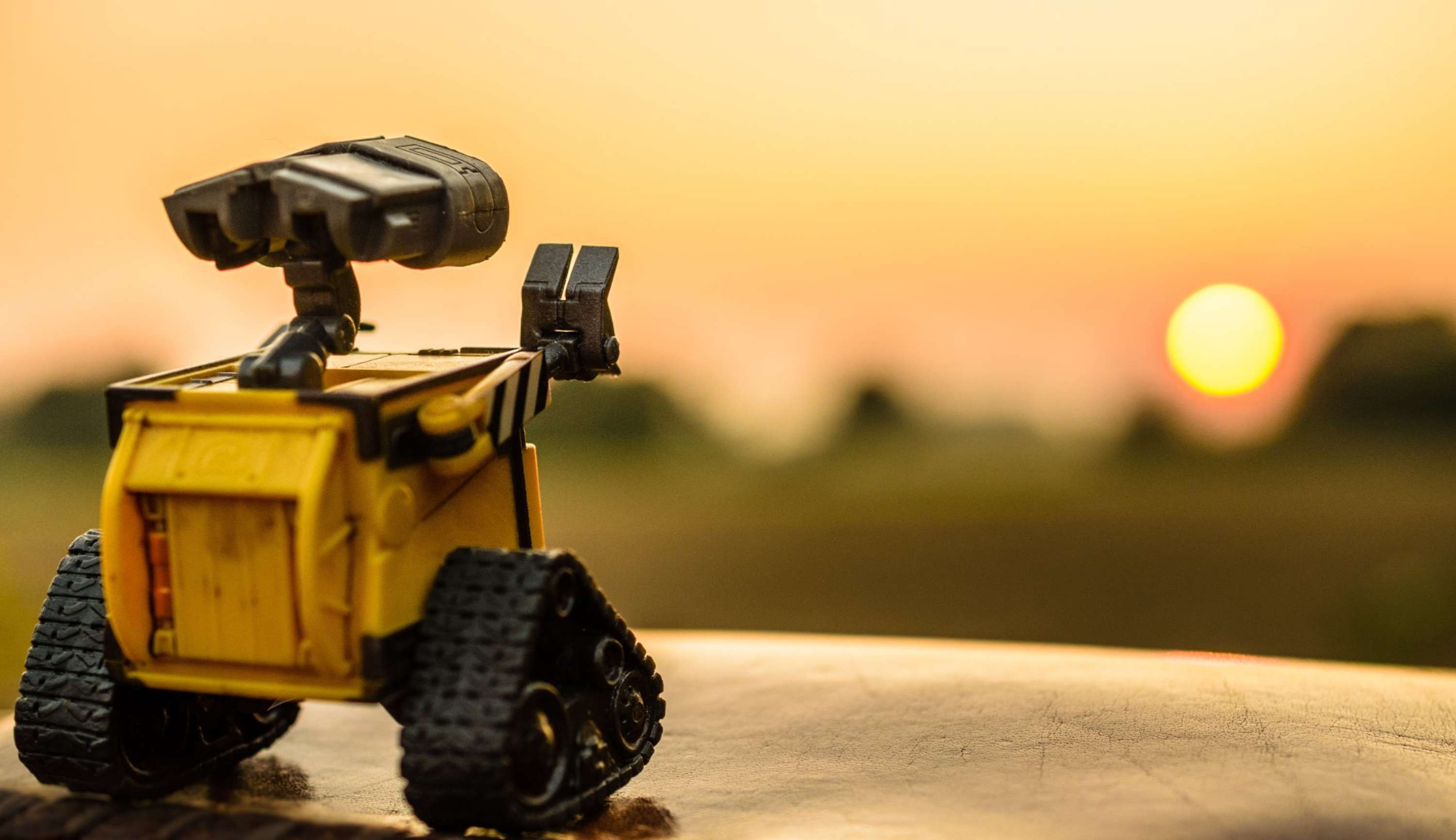 Should we let robots automate our financial decisions? by Phoebe Hugh
