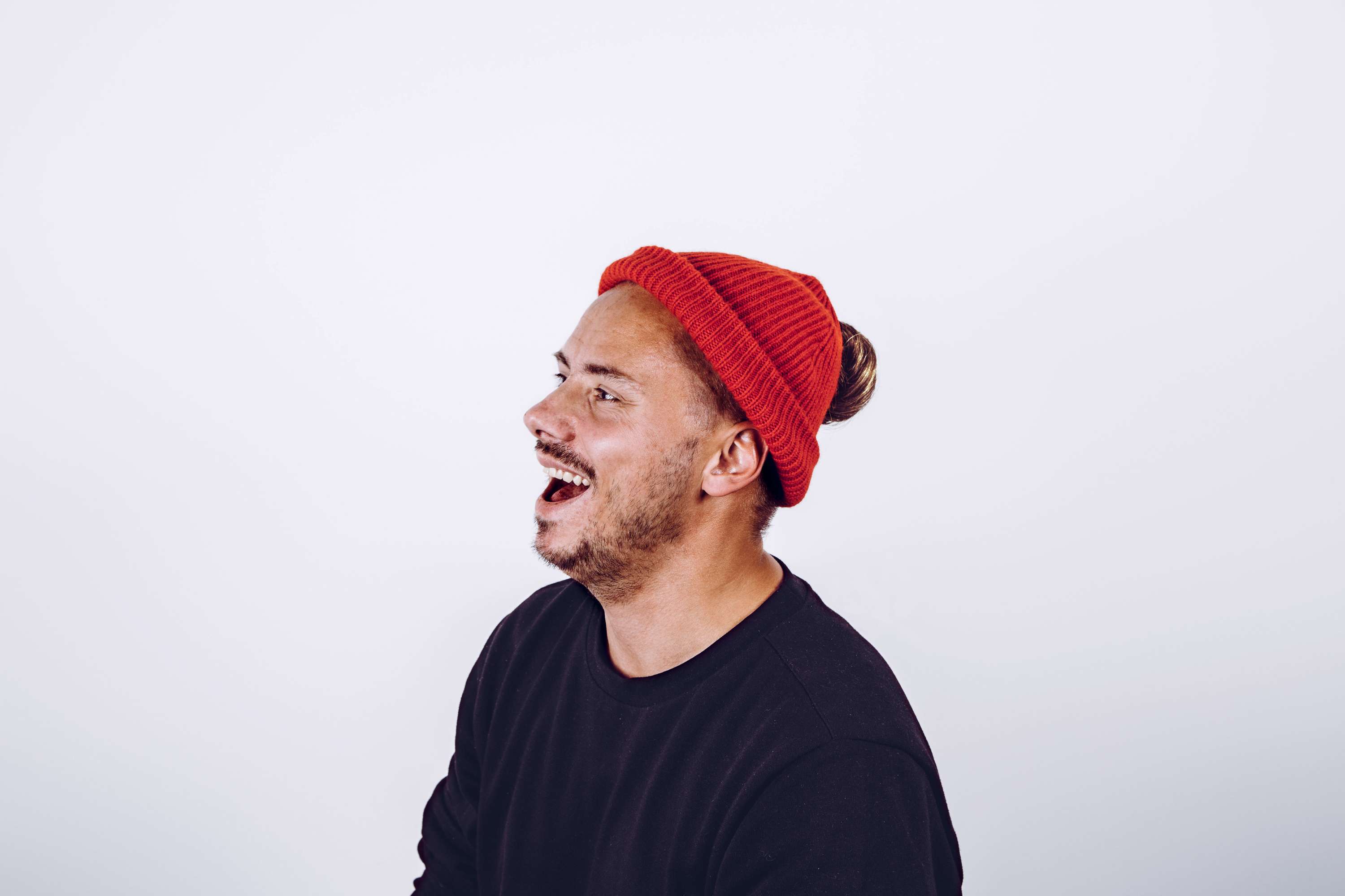 MANBUNIE - the beanie for man bun men by Pedro Lourenço