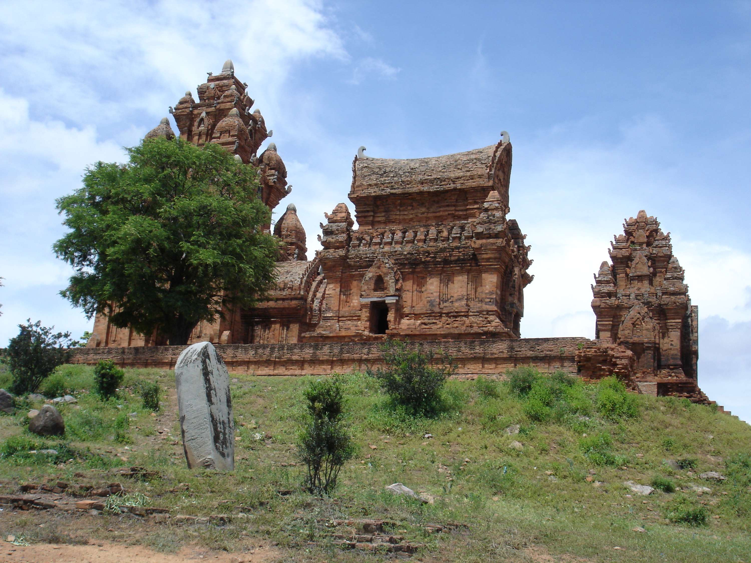 vietnam private tours the dots