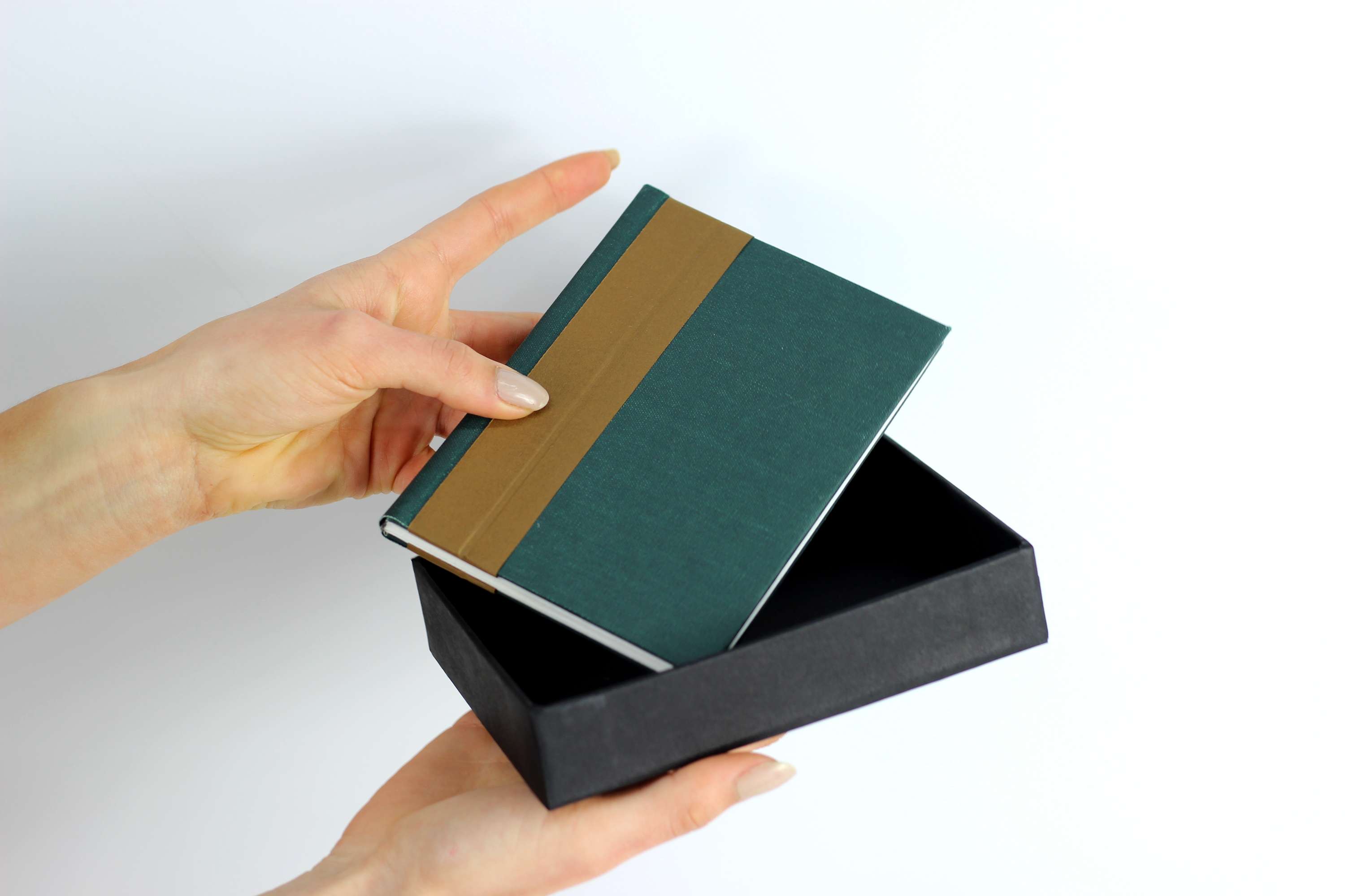 Bespoke bookbinding by Hannah Morgan
