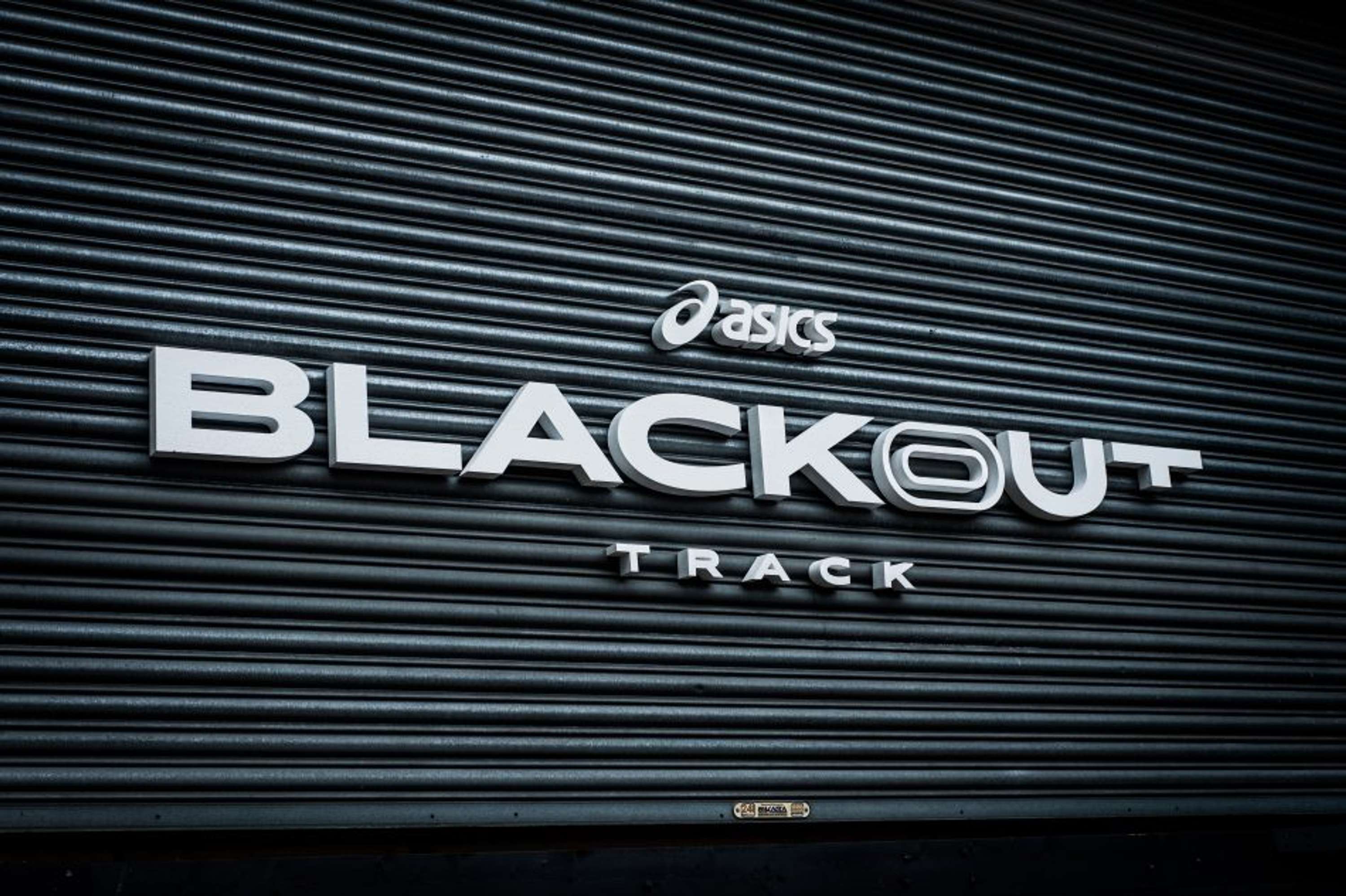 Asics blackout outlet