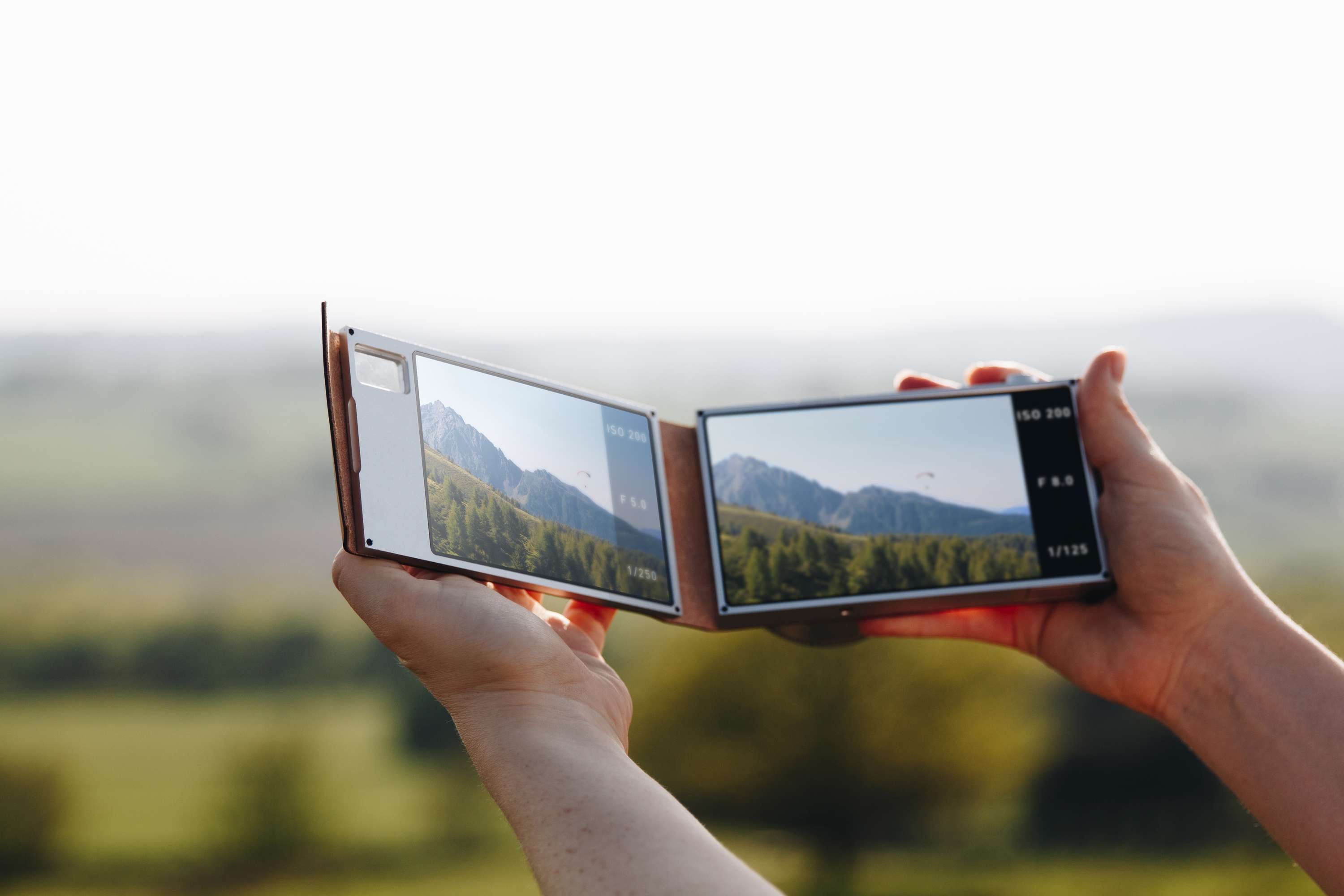 Note - A digital camara for the visually impaired. by Robert Chapman