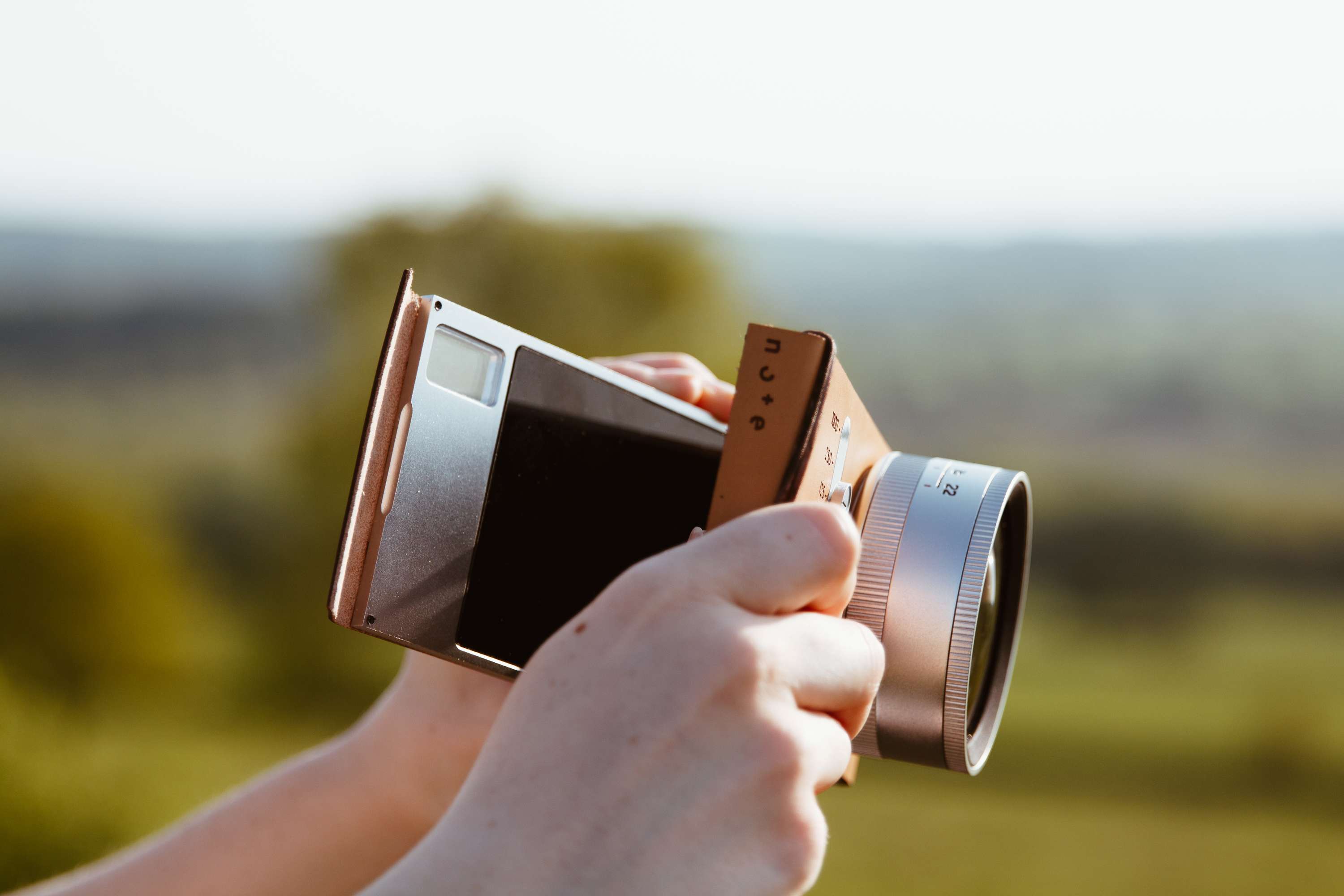 Note - A digital camara for the visually impaired. by Robert Chapman