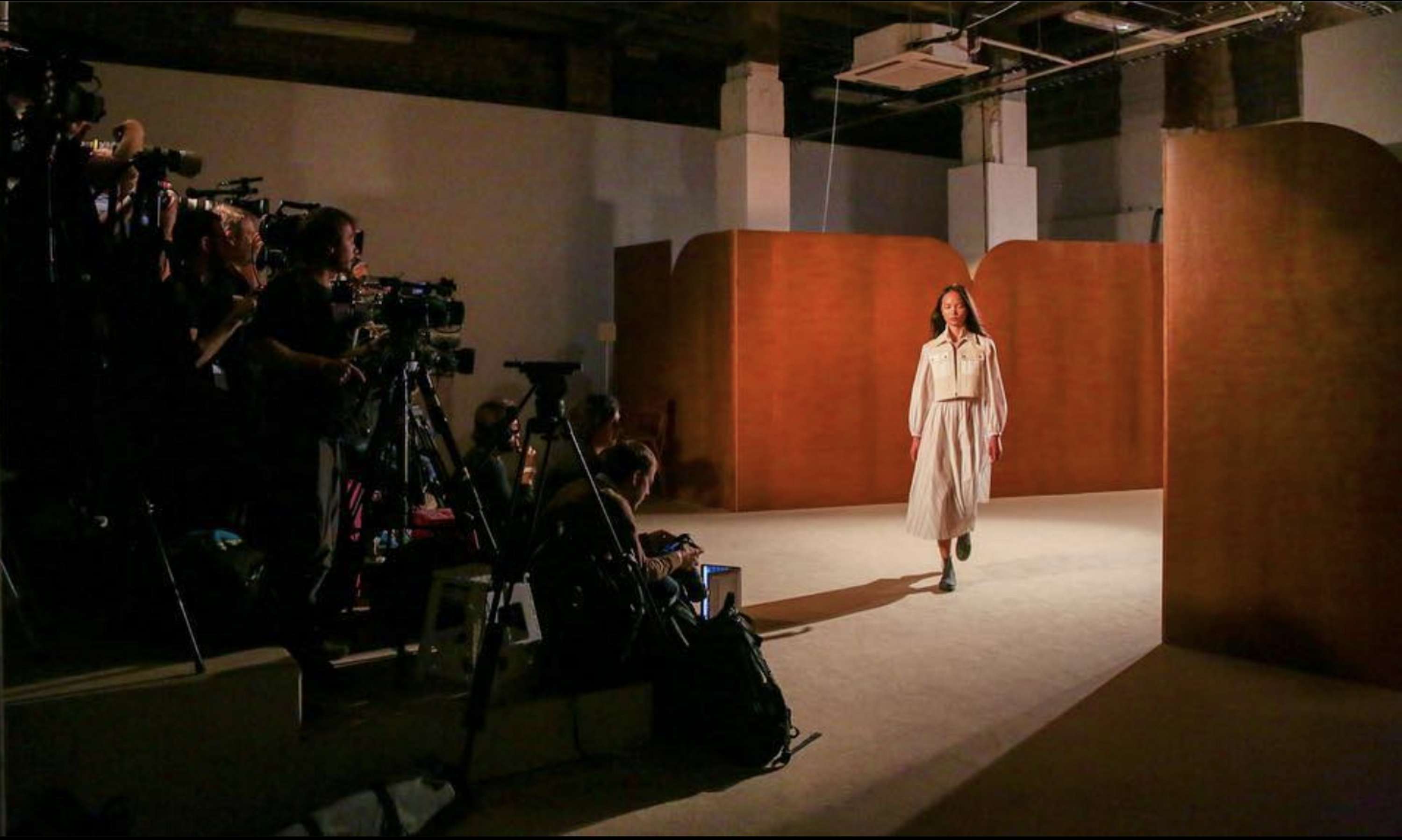 Alexa Chung SS19 LFW by Michelle Teckchand