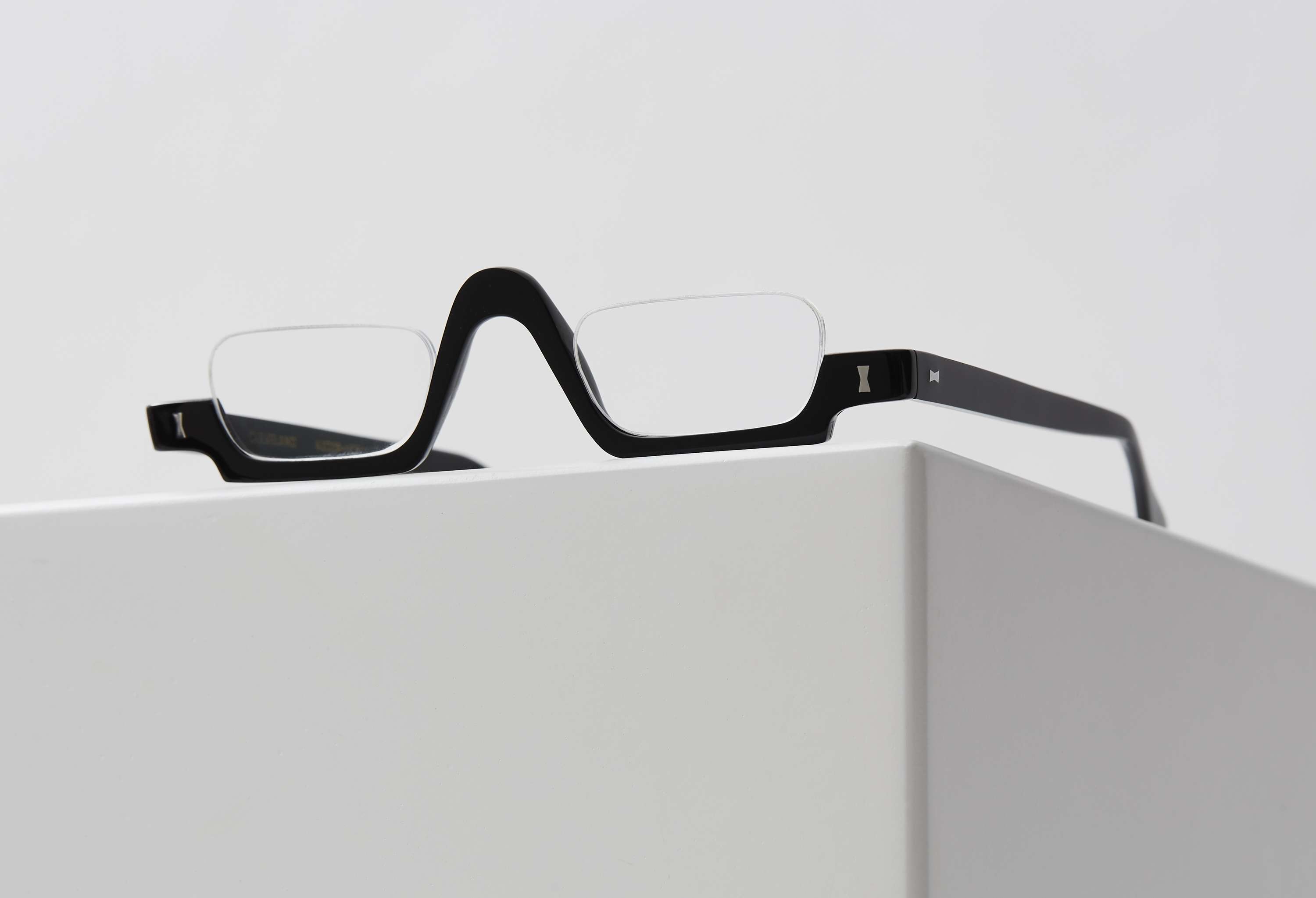 The Fitzrovia Collection: Made-to-Measure Frames by Cubitts