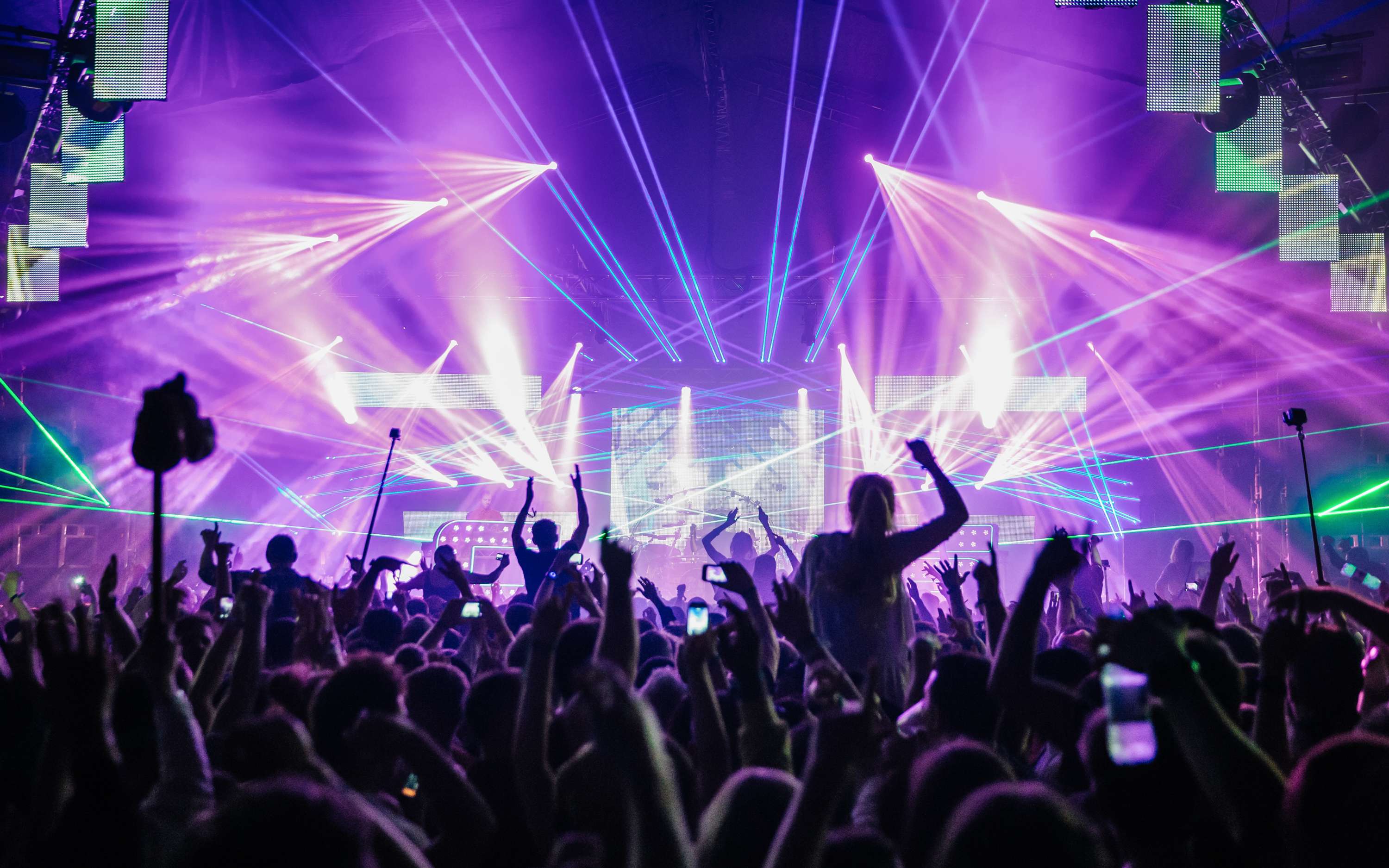 Snowbombing by Fanatic