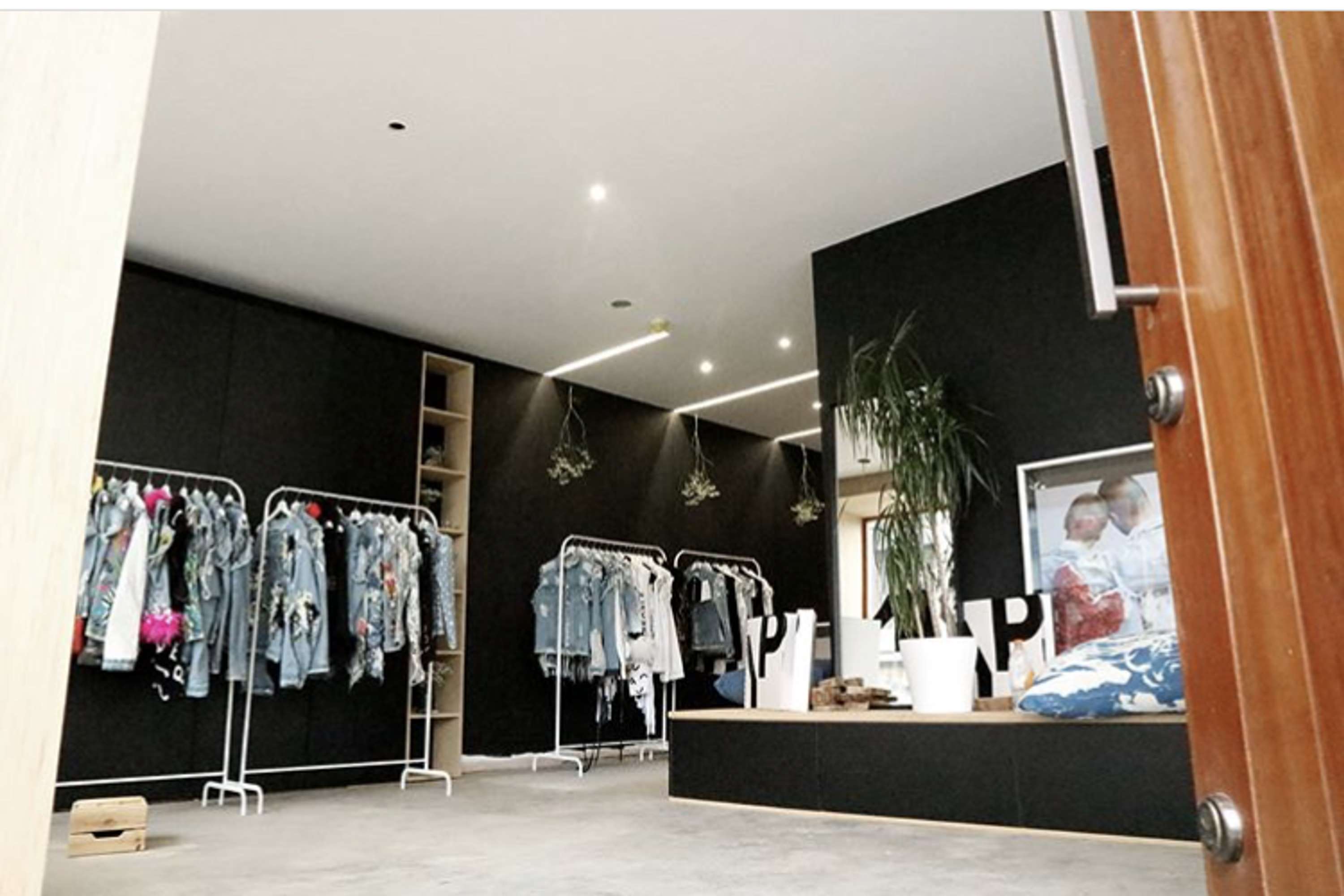 Golbourne Rd - Pop Up Shop by EMMY DAYAL