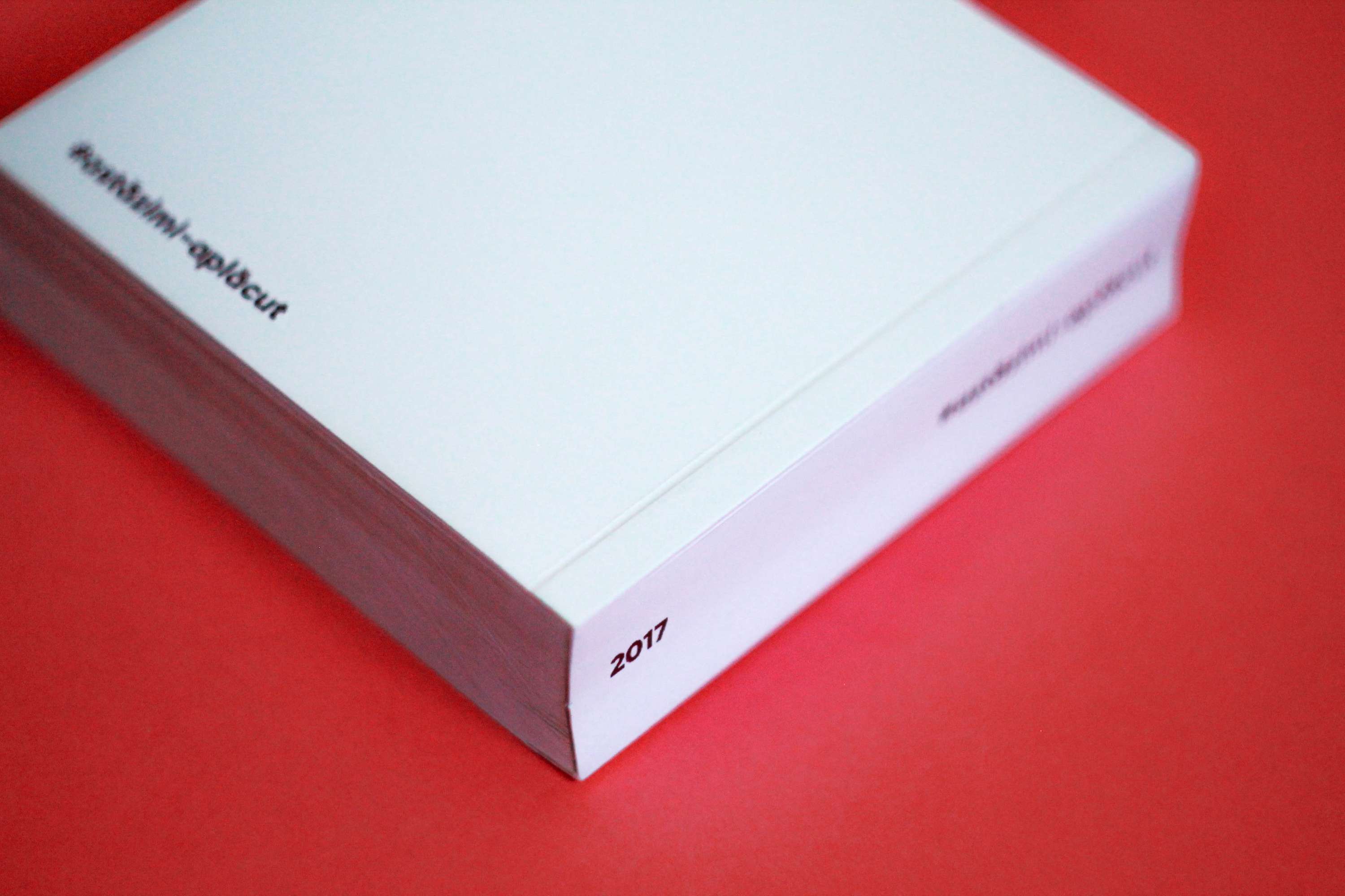 The “#astăzimi-aplăcut drawer” books by Ilinca Roman