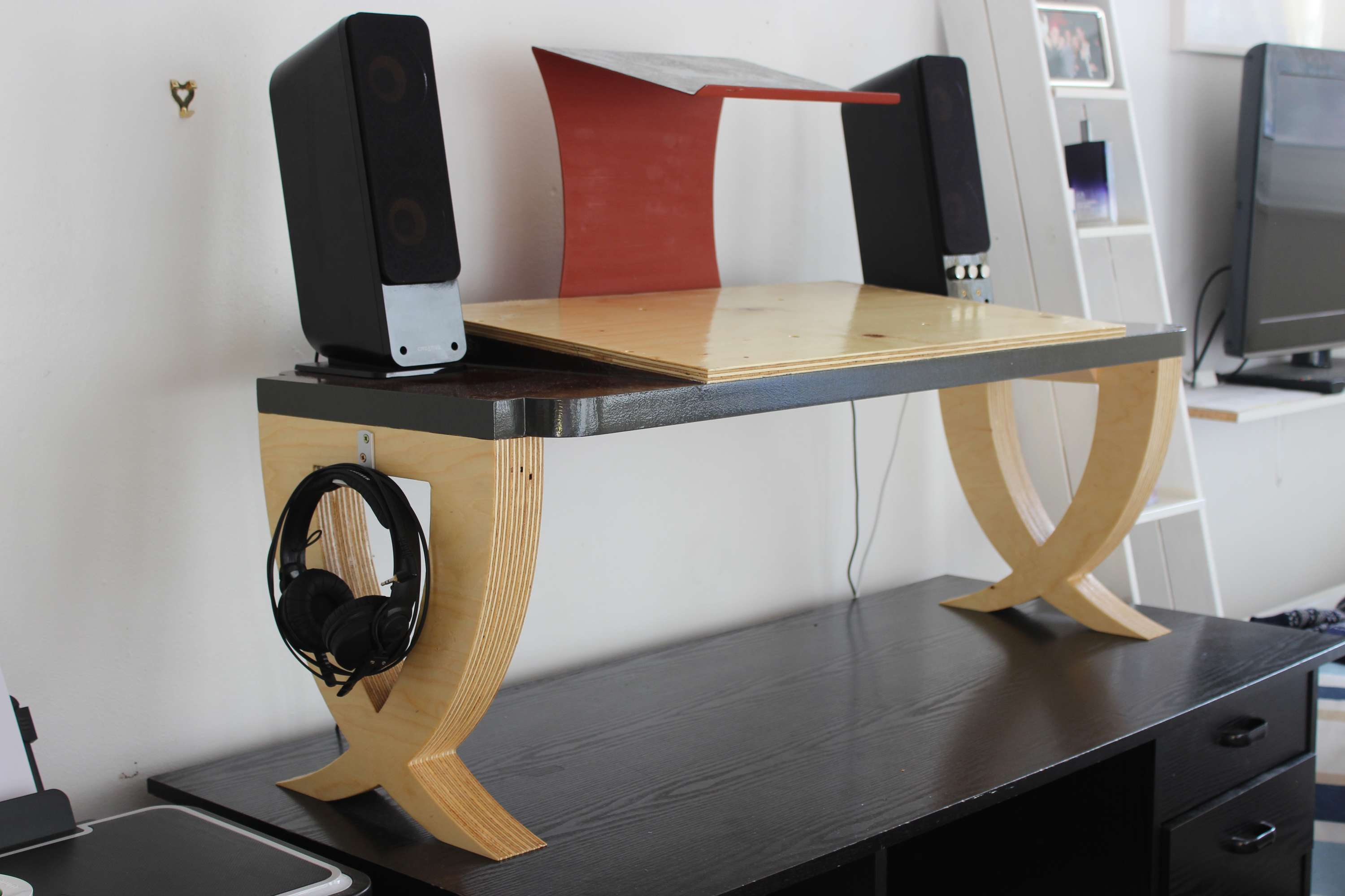 Desk For Dj The Dots