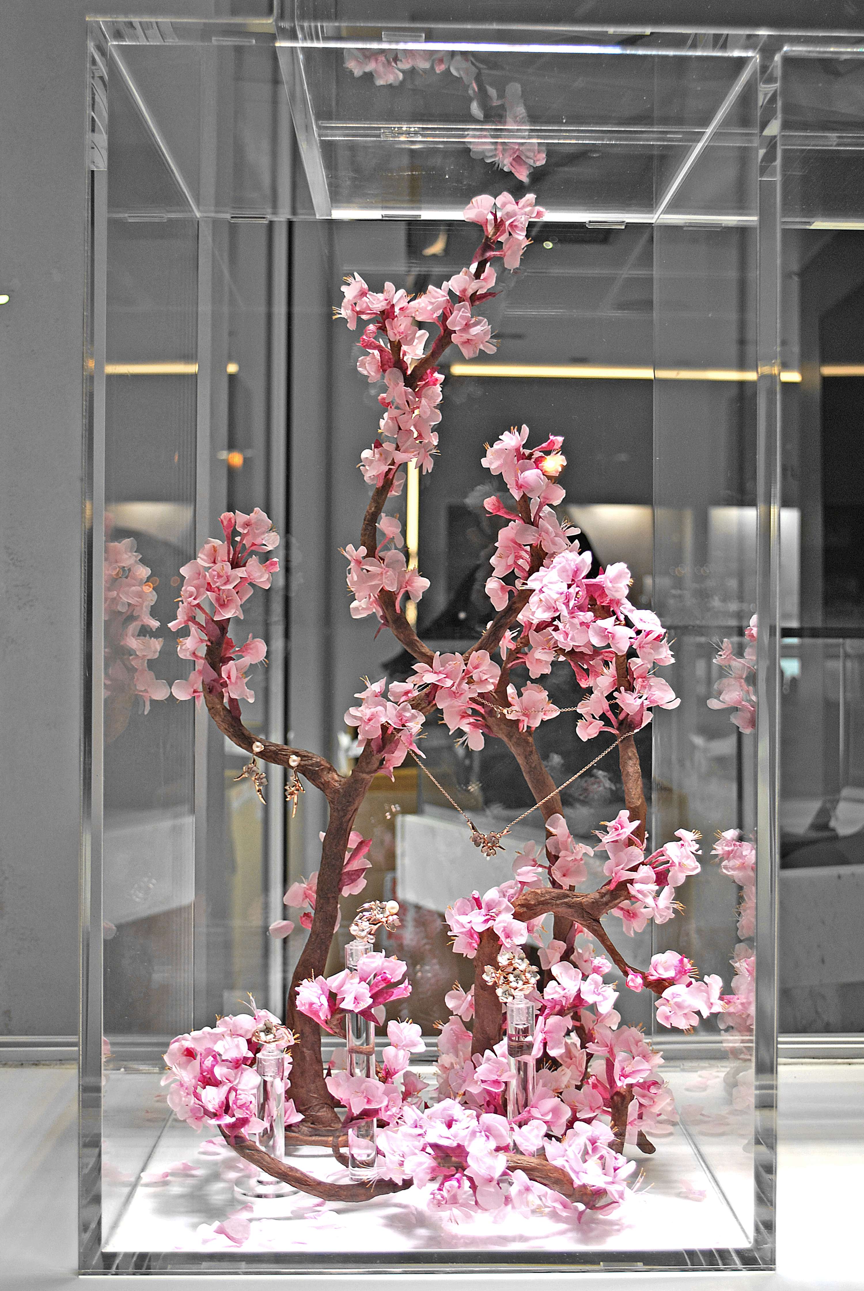 Shaun Leane Window Display by Emi Hazlett