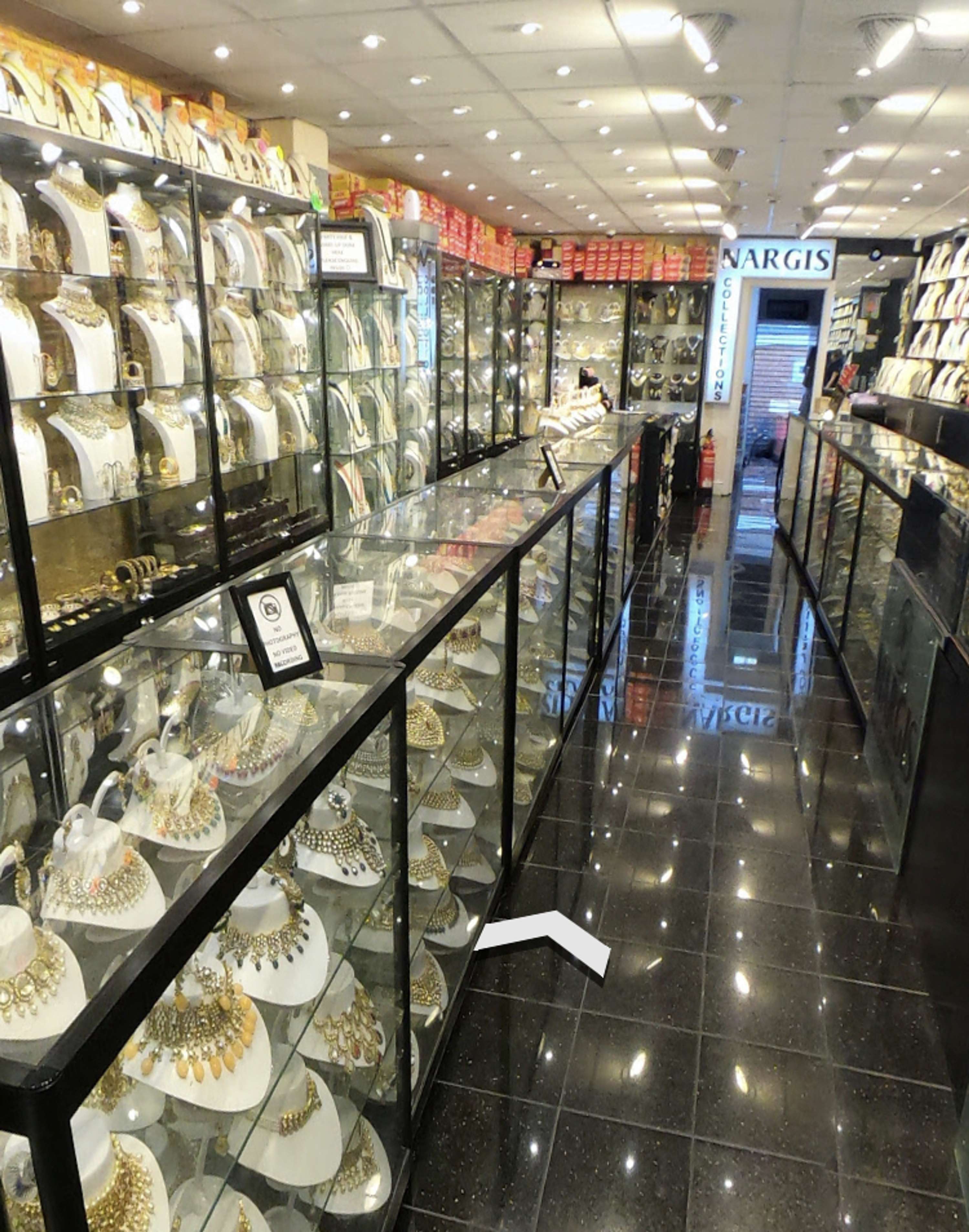 Virtual Tour for the Nargis collections. by Parminder Singh Johal