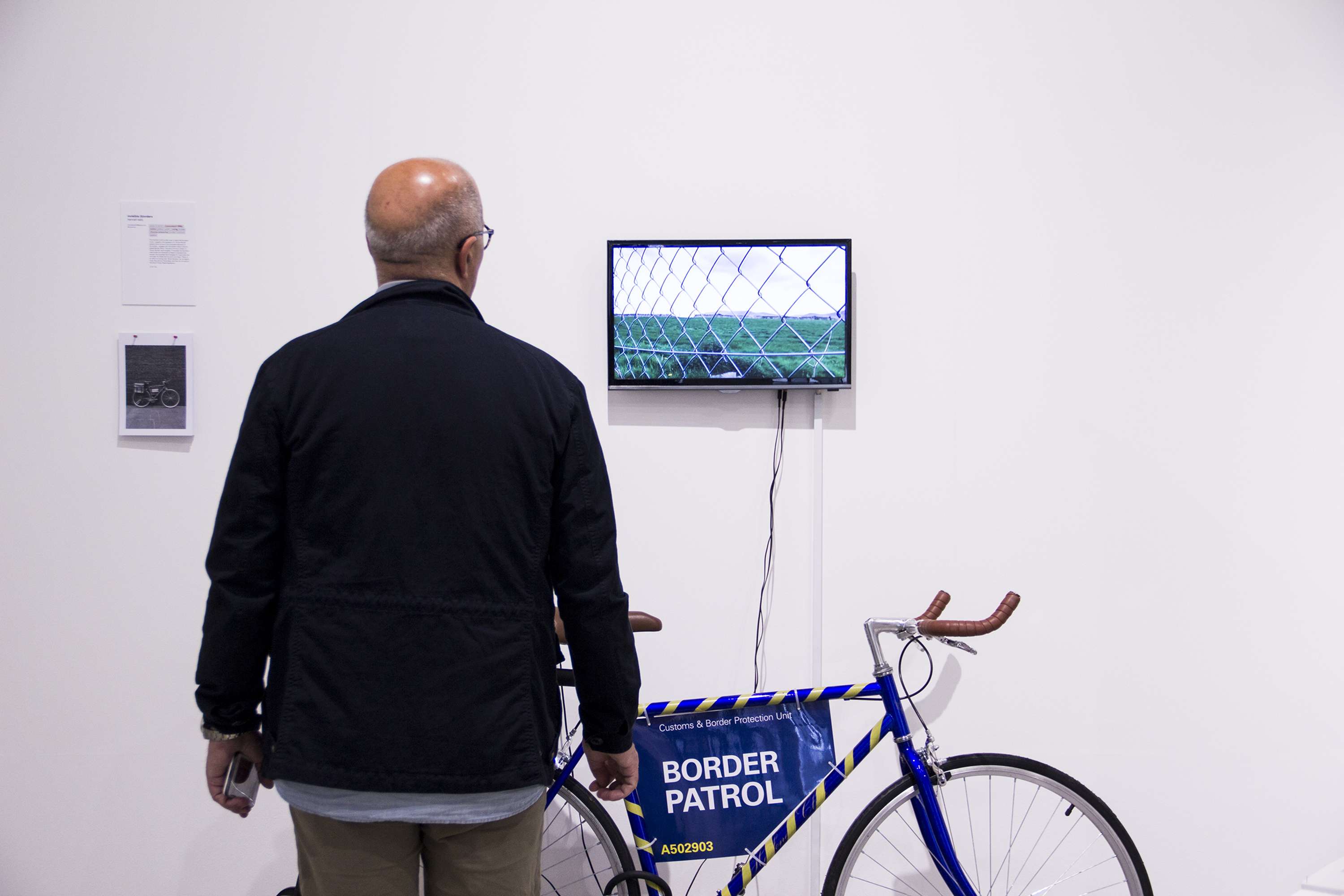 Invisible (B)orders by Hannah Kelly
