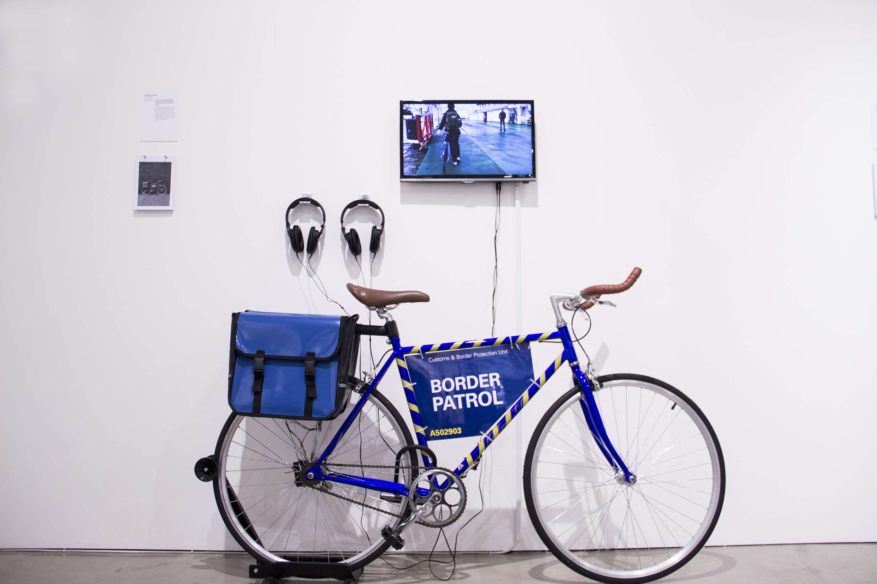 Invisible (B)orders by Hannah Kelly