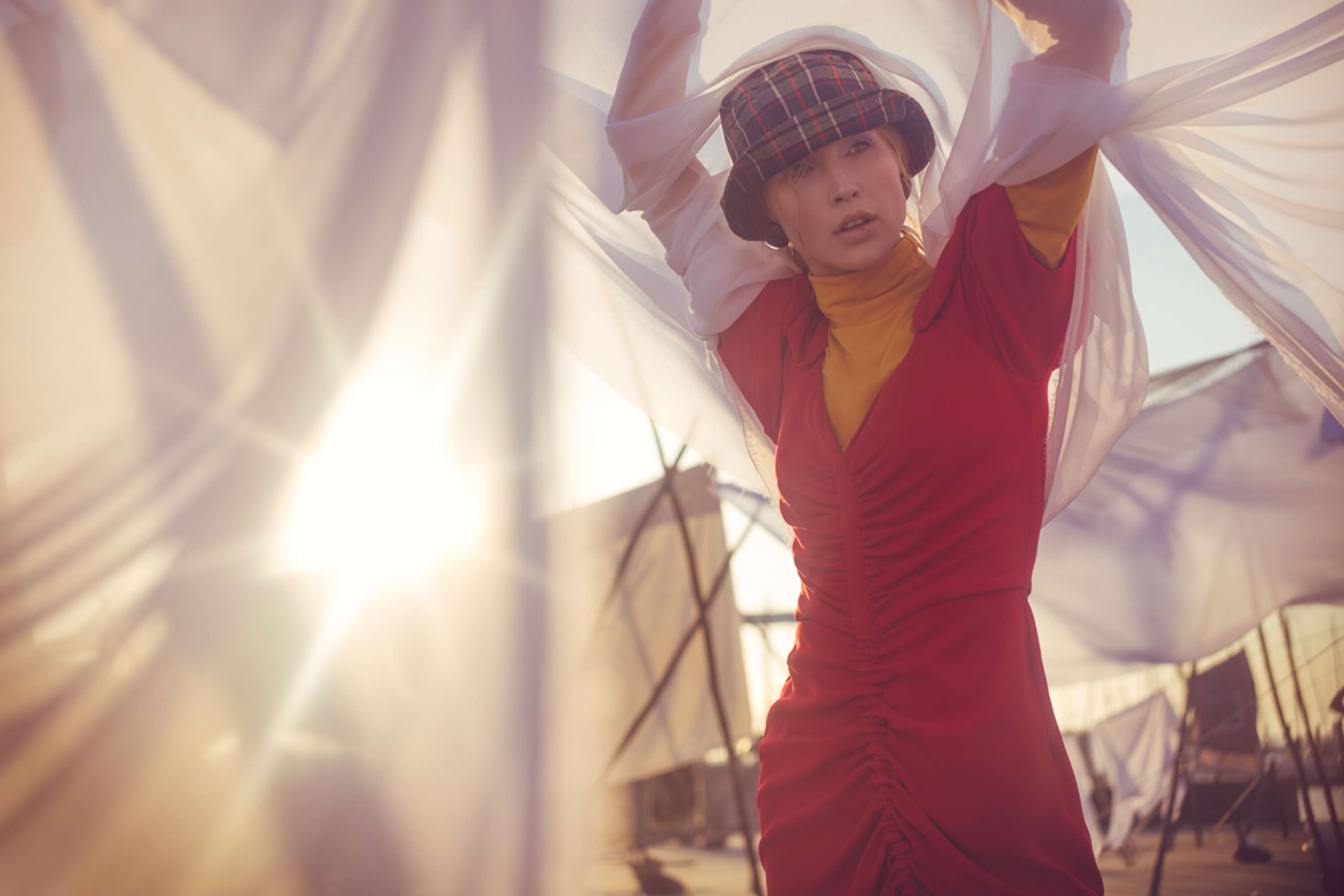 EDIT MAG 'CLOTHESLINE'  EDITORIAL by Tânia Dioespirro