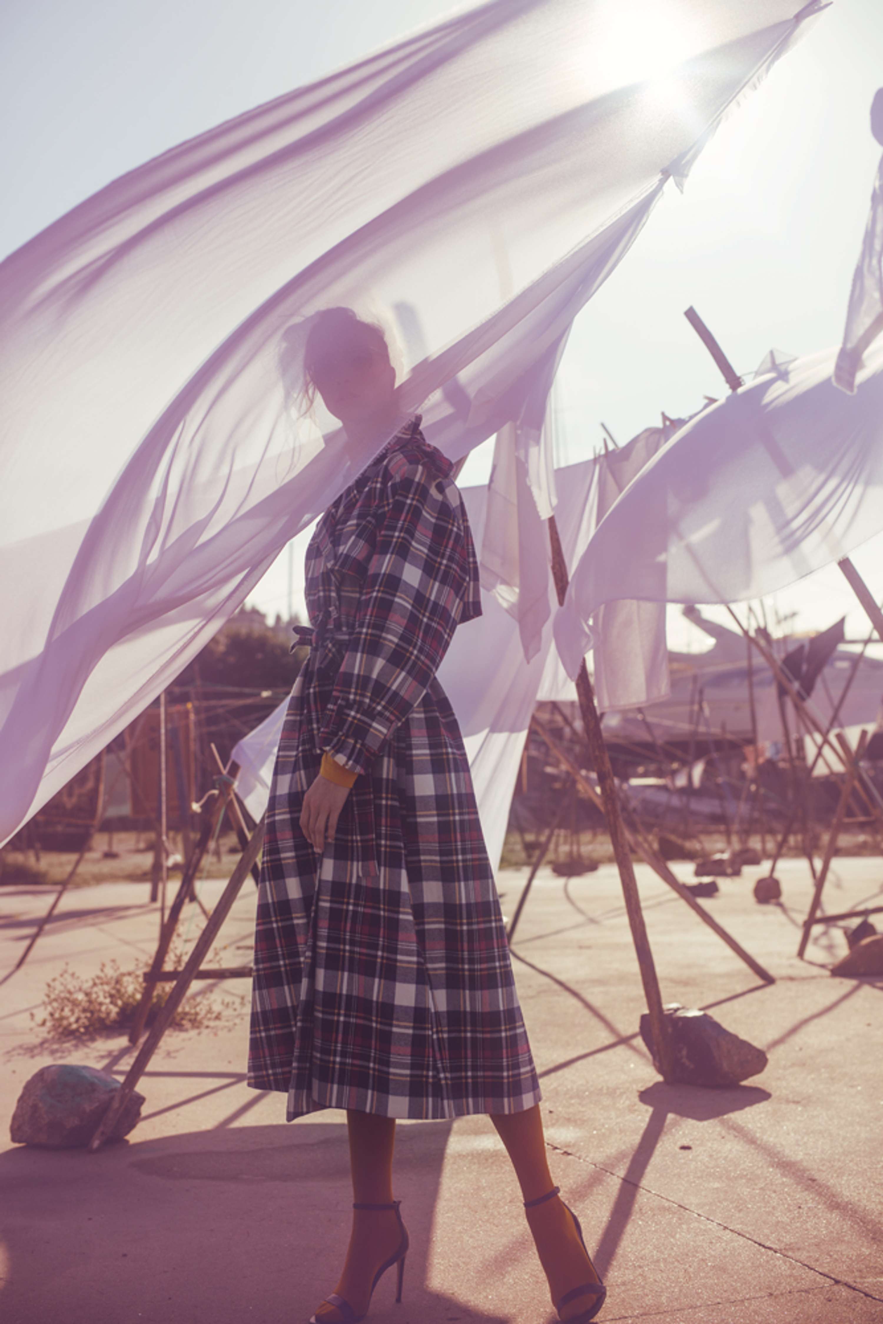 EDIT MAG 'CLOTHESLINE'  EDITORIAL by Tânia Dioespirro