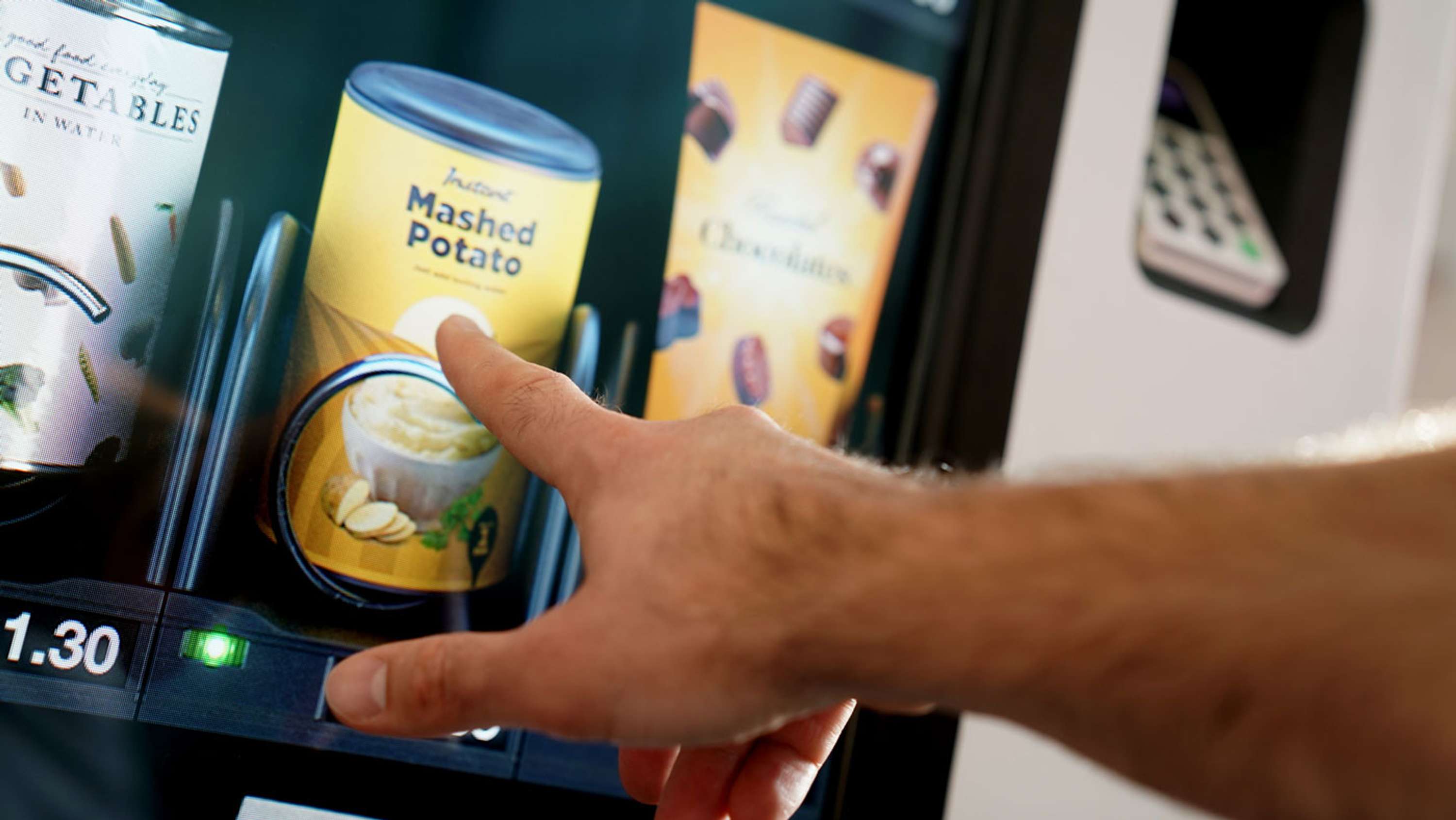 Sending Machine. A digital foodbank by Daniele Signoriello