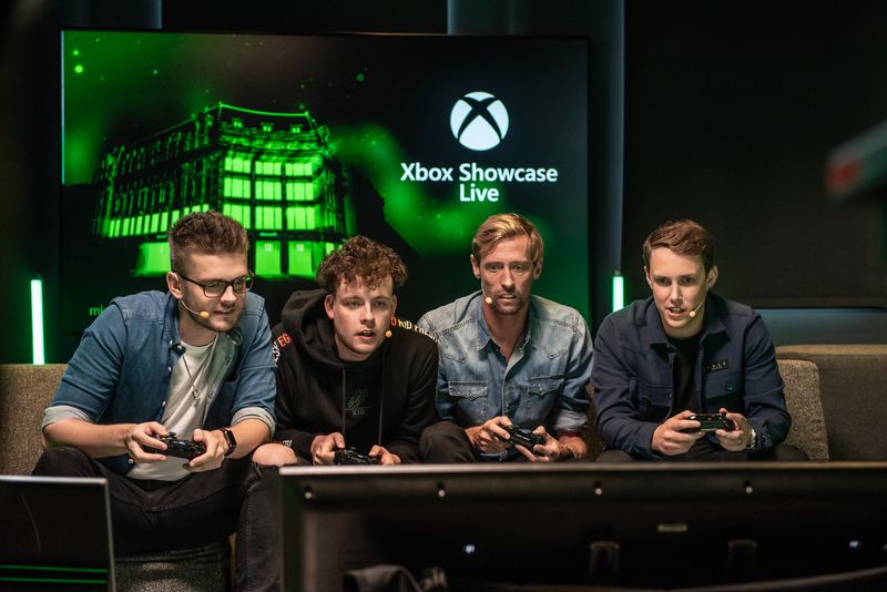 Microsoft Store Opening & Live Stream Photography by Romi Nicole Schneider
