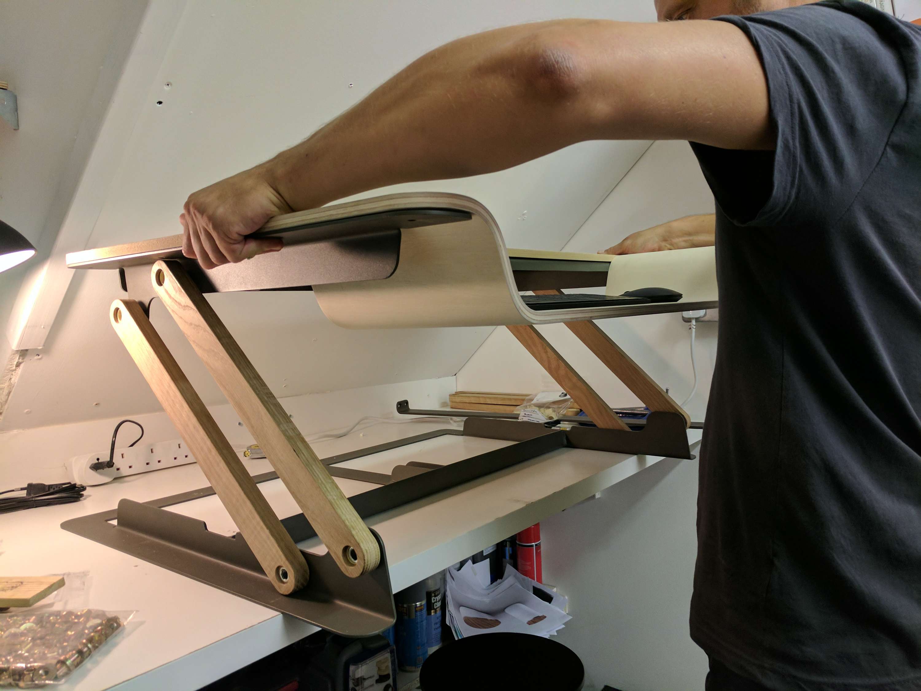 ARTISAN STANDING DESK ADAPTER by Ludovic BETREMIEUX