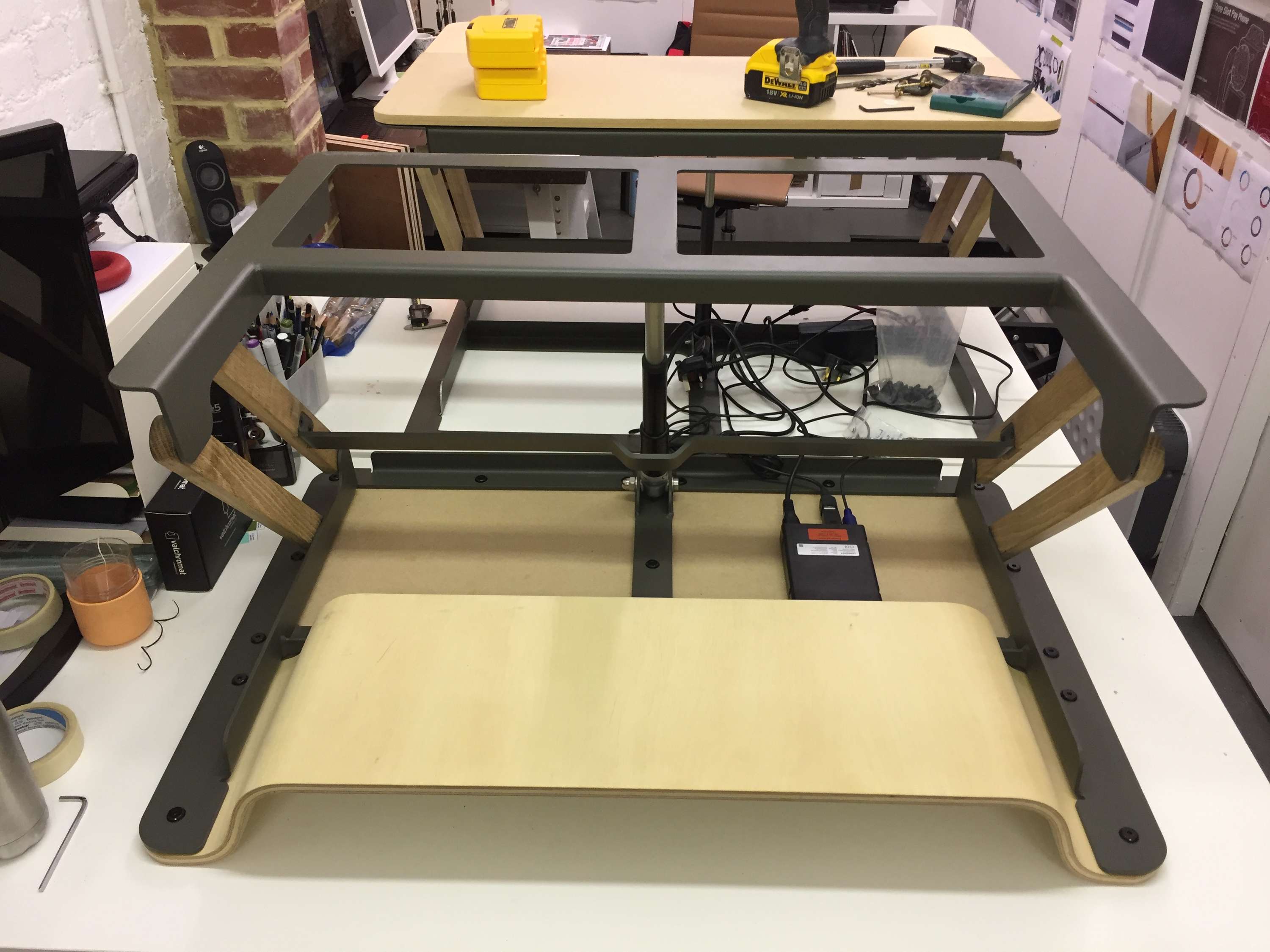 ARTISAN STANDING DESK ADAPTER by Ludovic BETREMIEUX