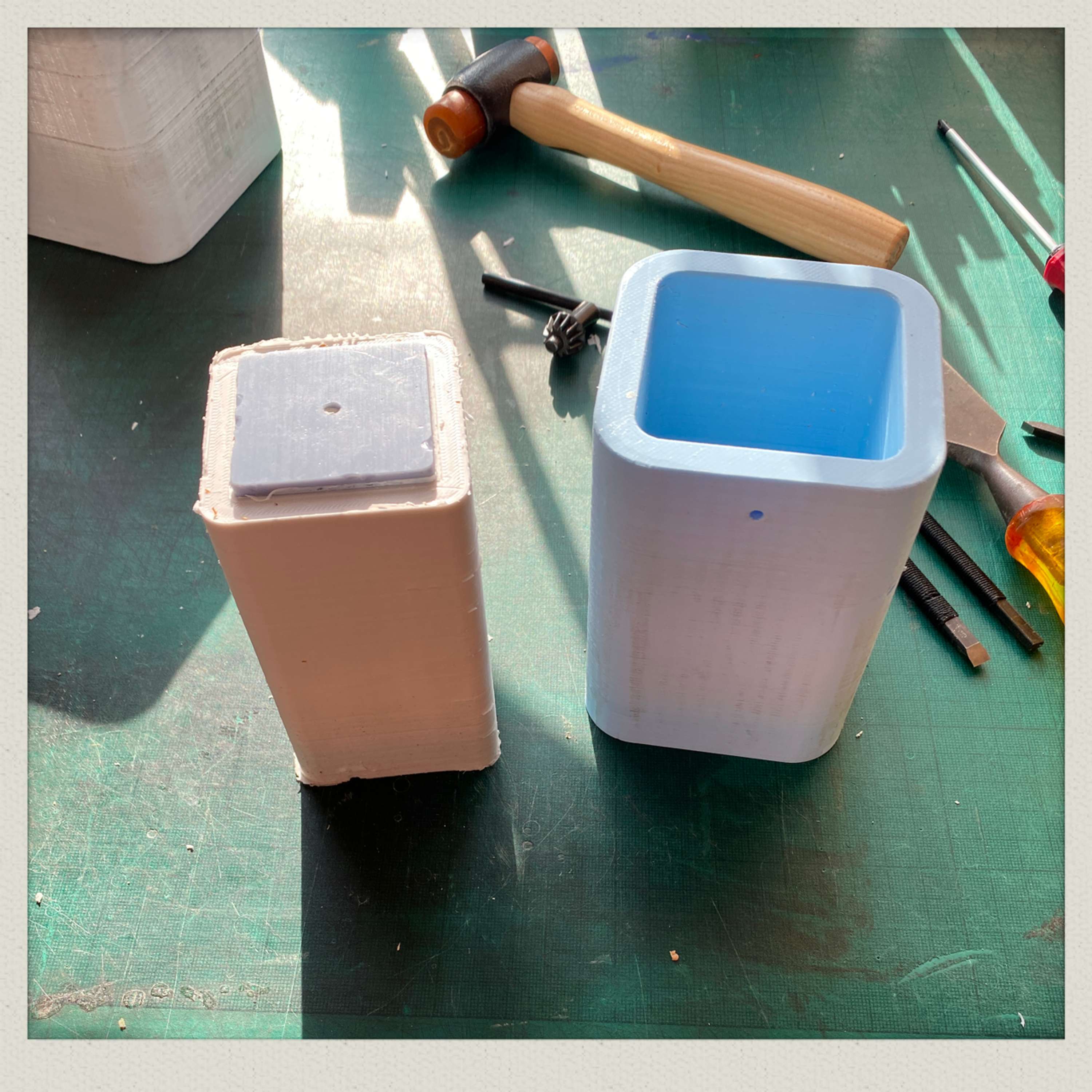JESMONITE CASTING POTS by Ludovic BETREMIEUX