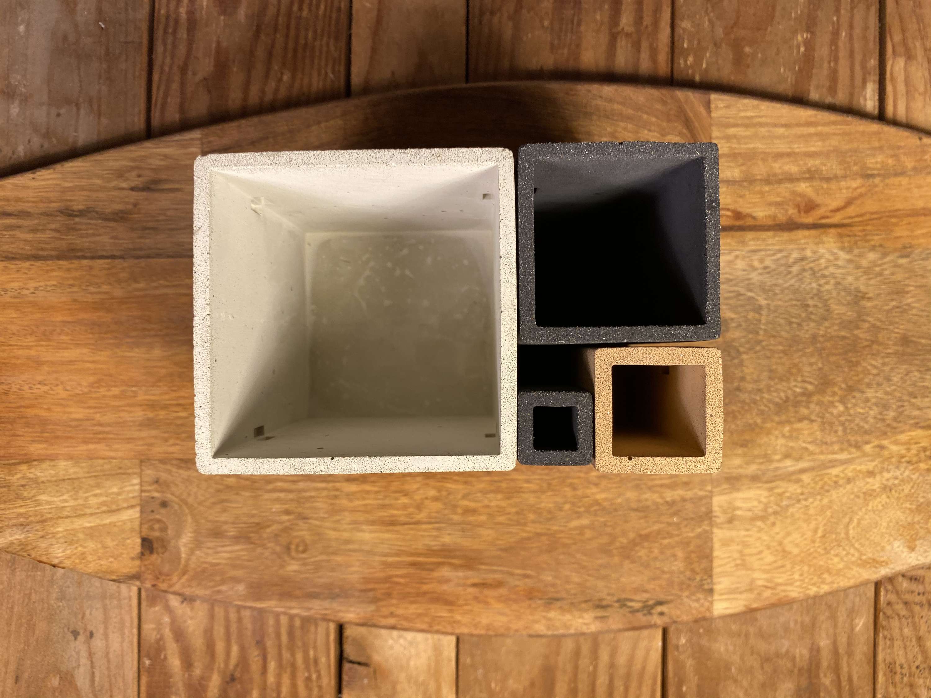 JESMONITE CASTING POTS by Ludovic BETREMIEUX