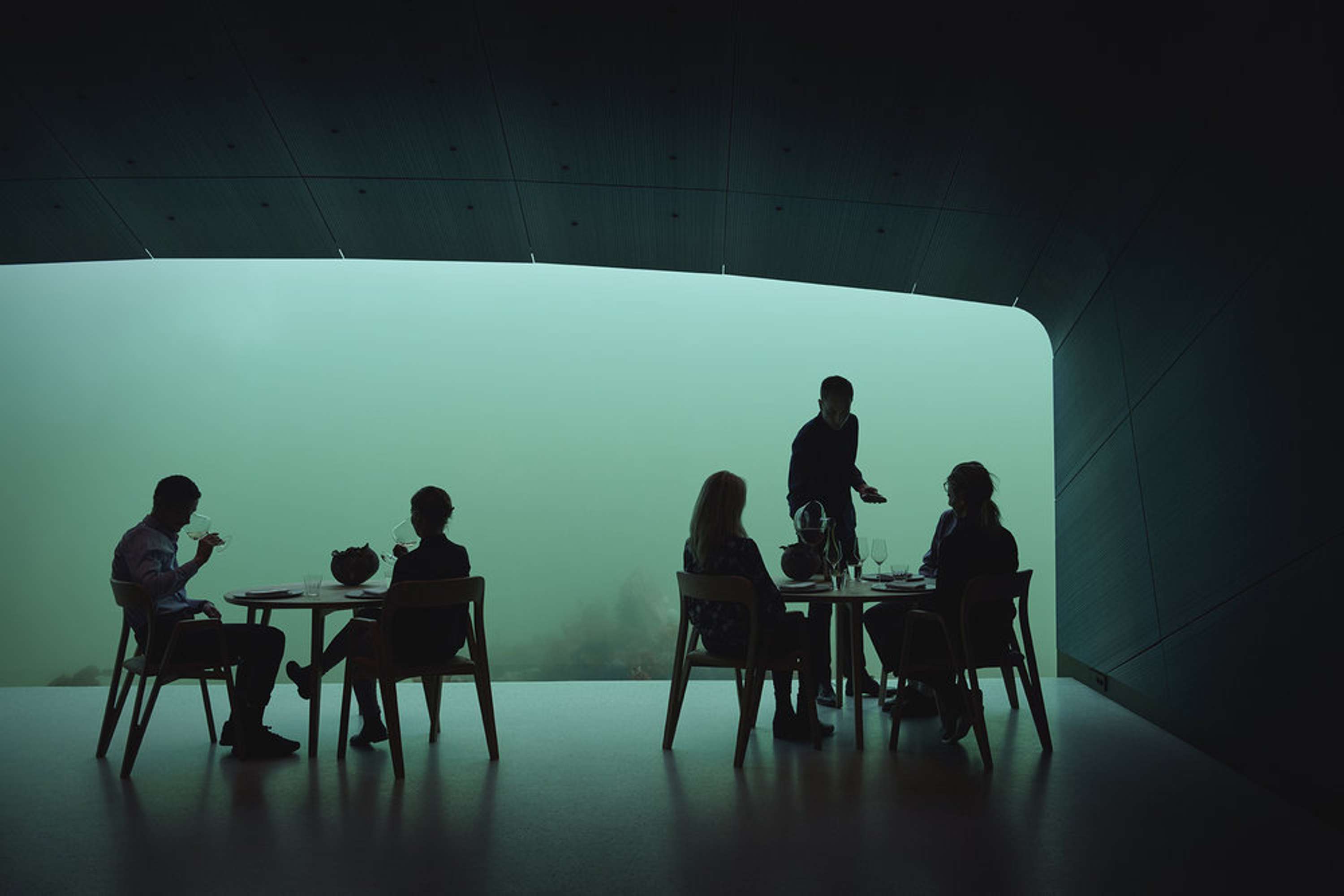 UNDER Restaurant by Kristoffer Skjæringrud