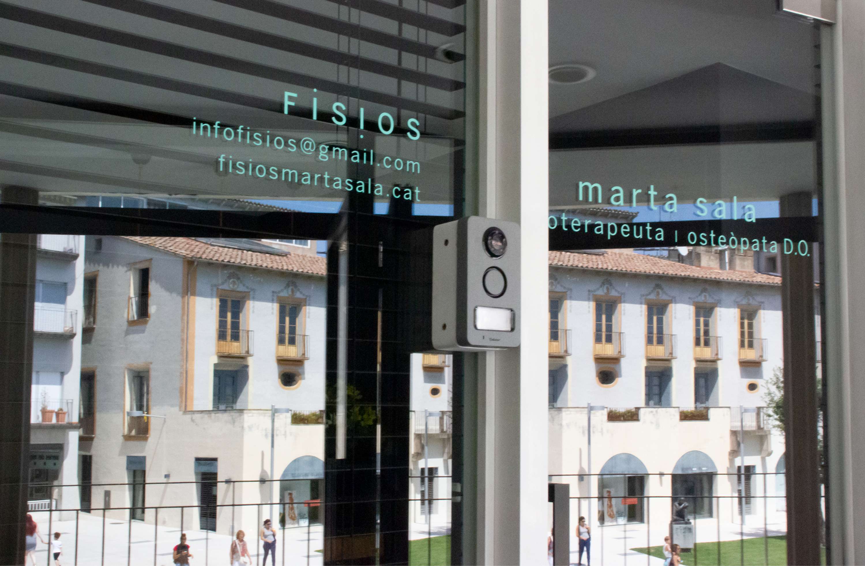 Branding and visual identity by Paula Pons