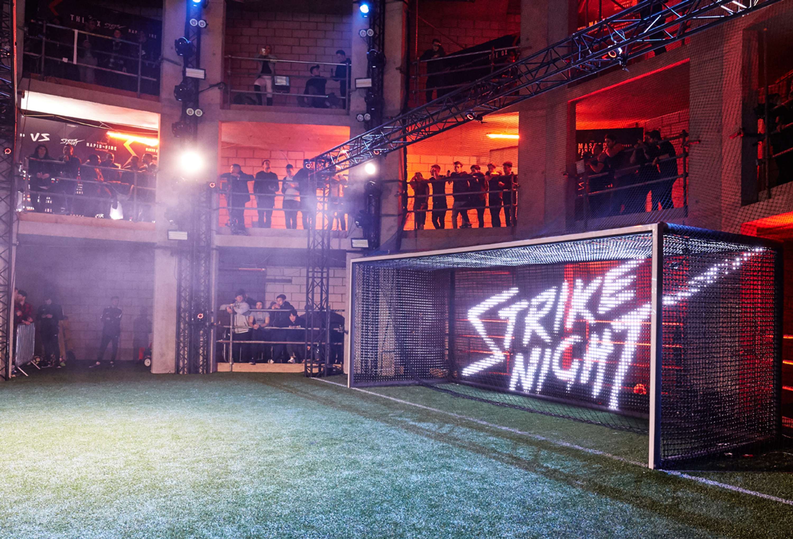 Íntimo internacional tiempo Nike Hypervenom III : Strike Night | The Dots