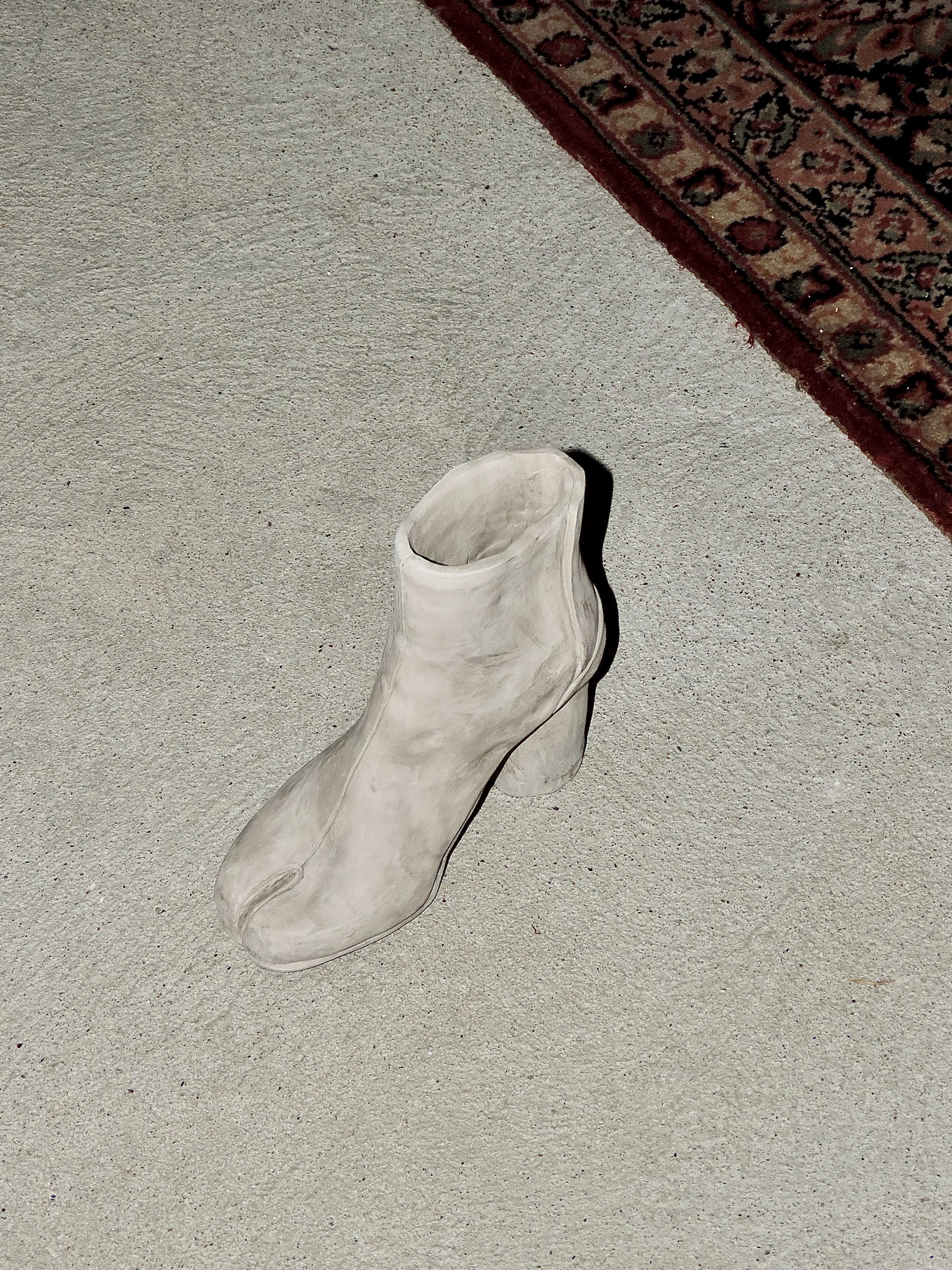 sculpting / Margiela tabi boot by Daniela Doe