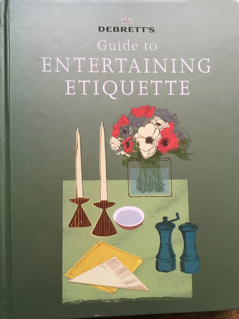 The Debrett's Guide to Entertaining Etiquette by Liz Wyse