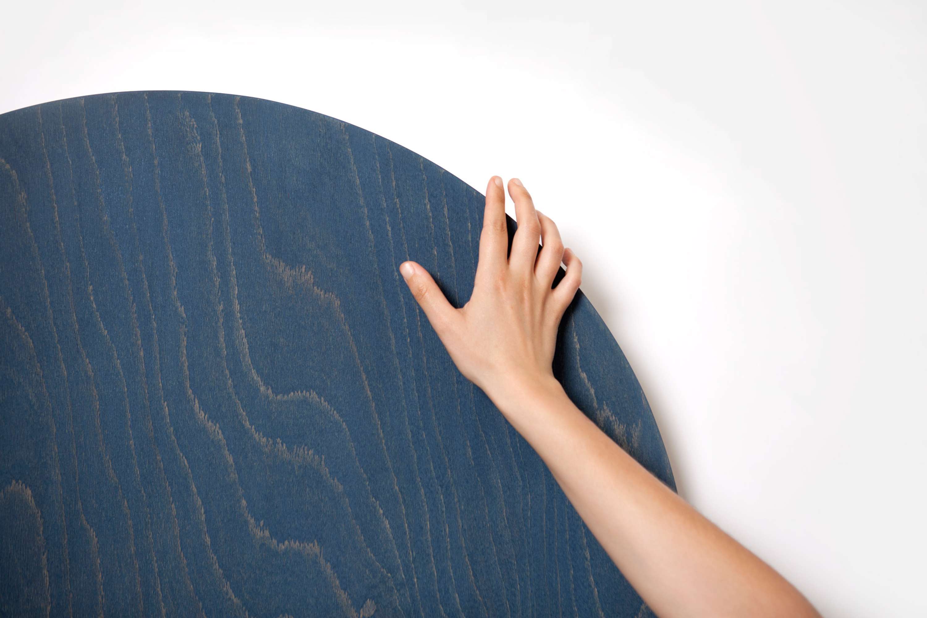 Surface – Minimalist branding for a design-led music speaker by Ana Beatriz Fernandes