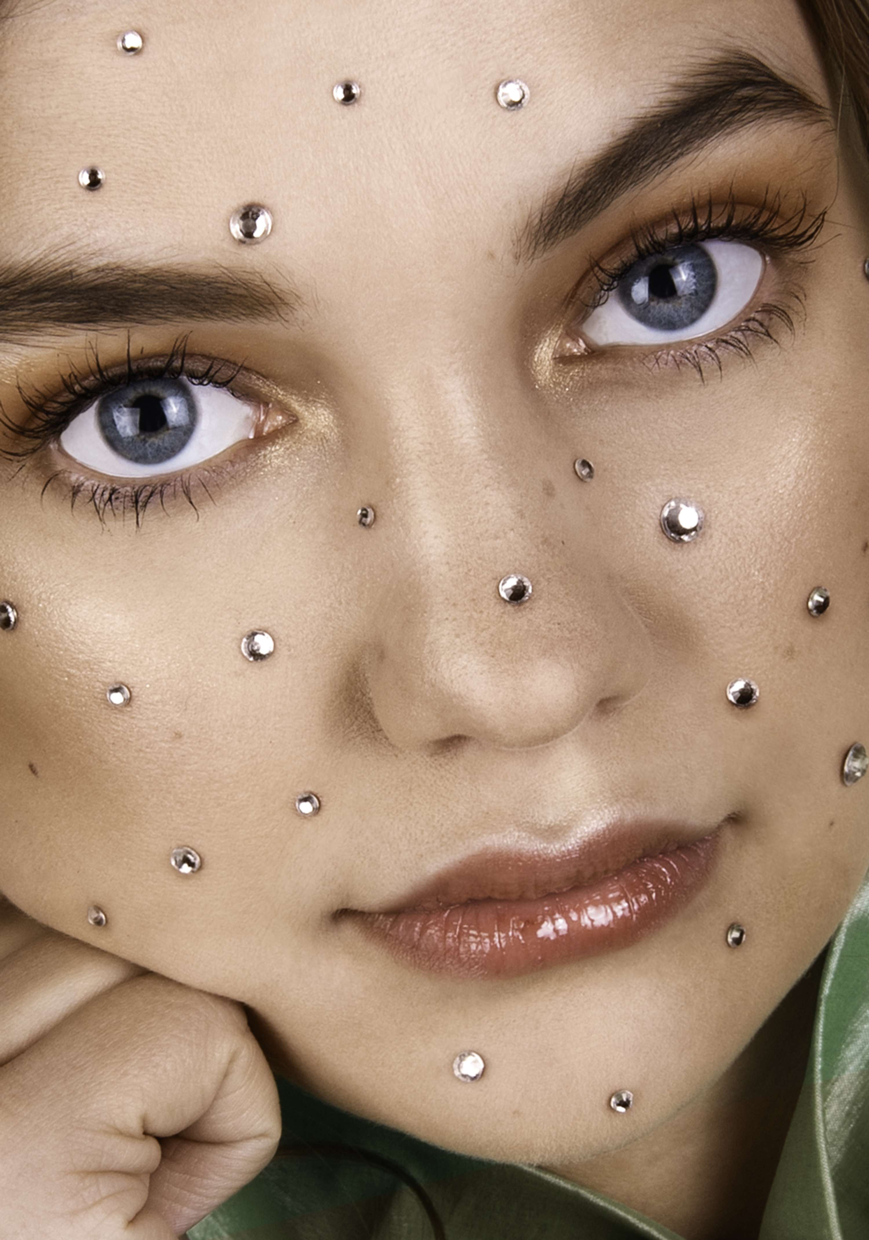 Covered in Glitter published in Horizont Magazine by Debora Masetti