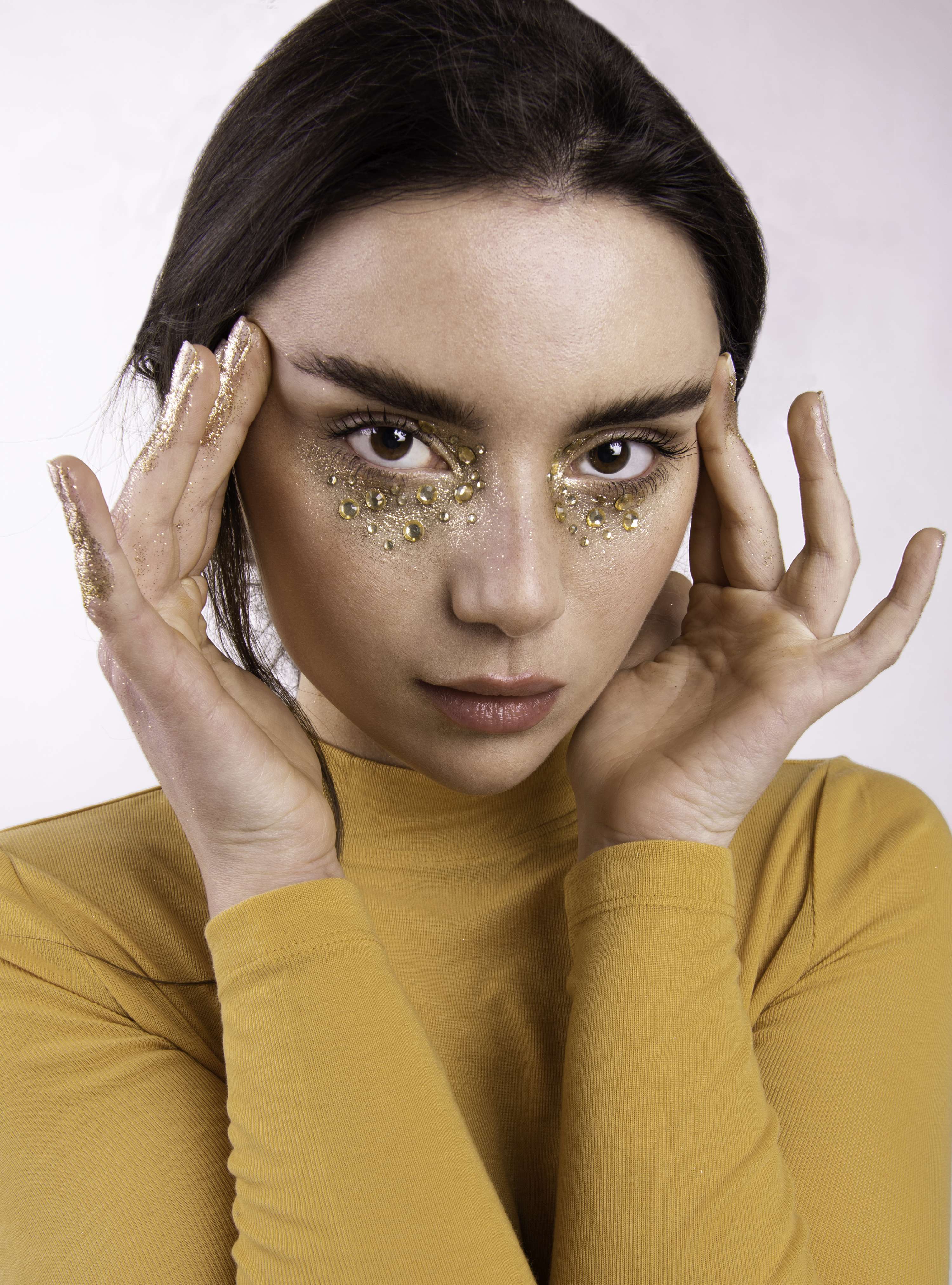 Covered in Glitter published in Horizont Magazine by Debora Masetti