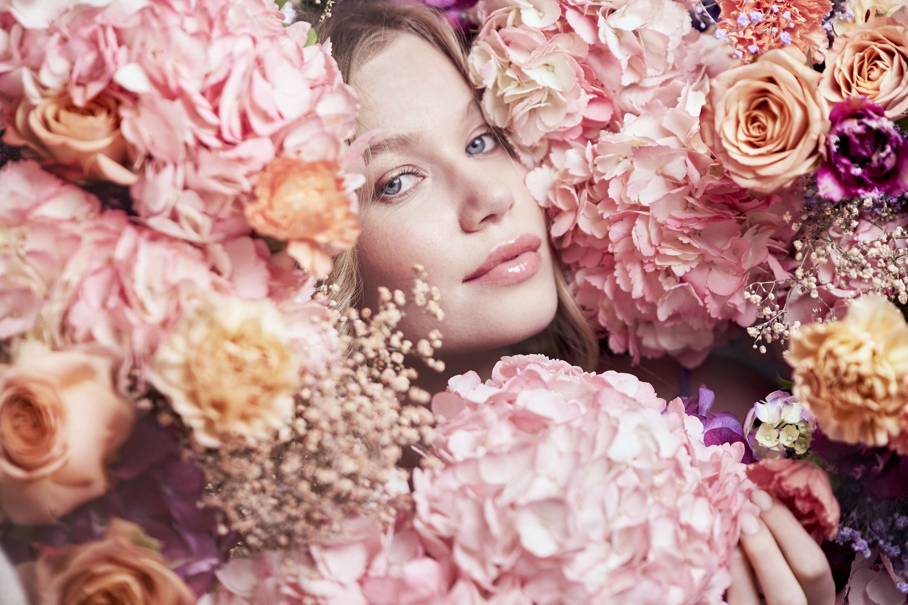 TIME TO BLOOM by Bas Manders