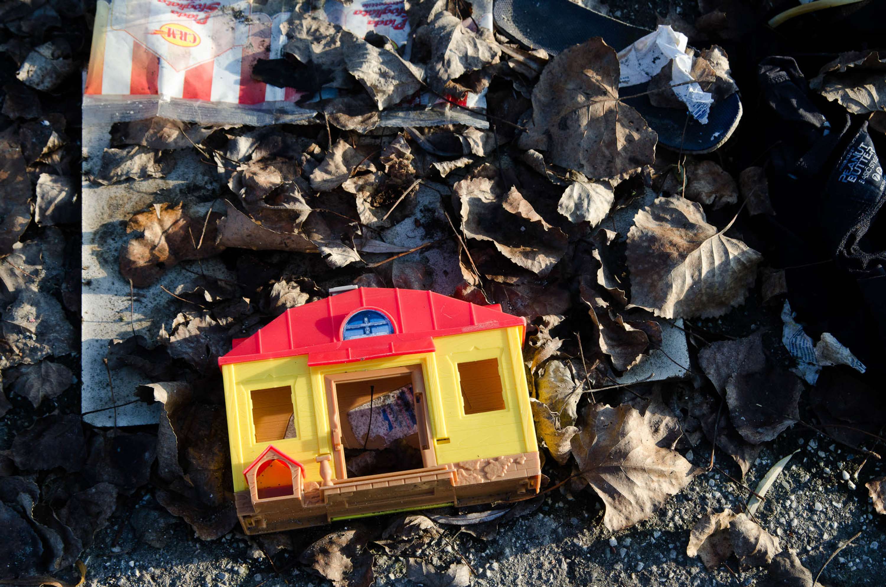 Romas: how to destroy a community by Giulia Paratelli