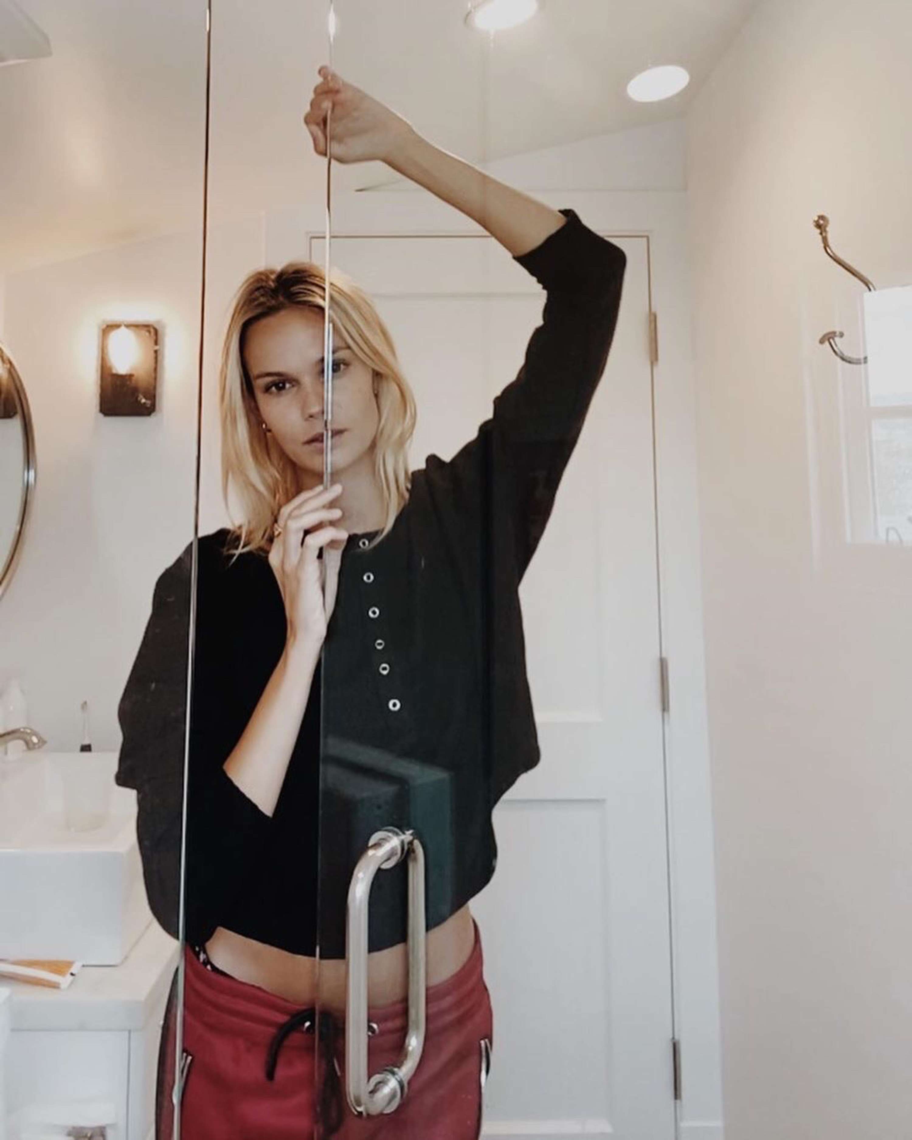 Kendall calling @ FaceTime by Ellie Vojvodinska