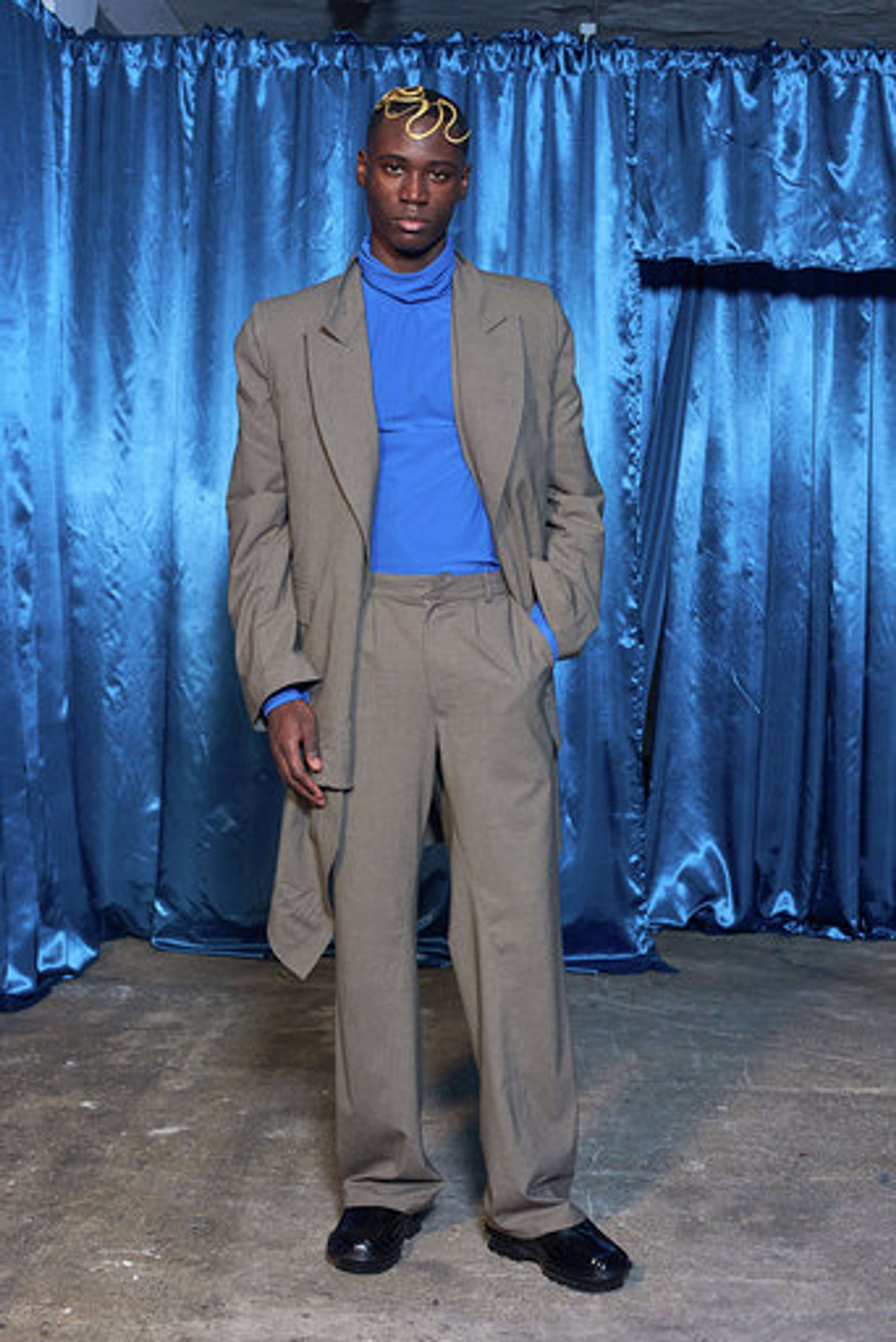 https://sodiumcollective.com/bianca-saunders-lights-up-lfwm/ by Brian James