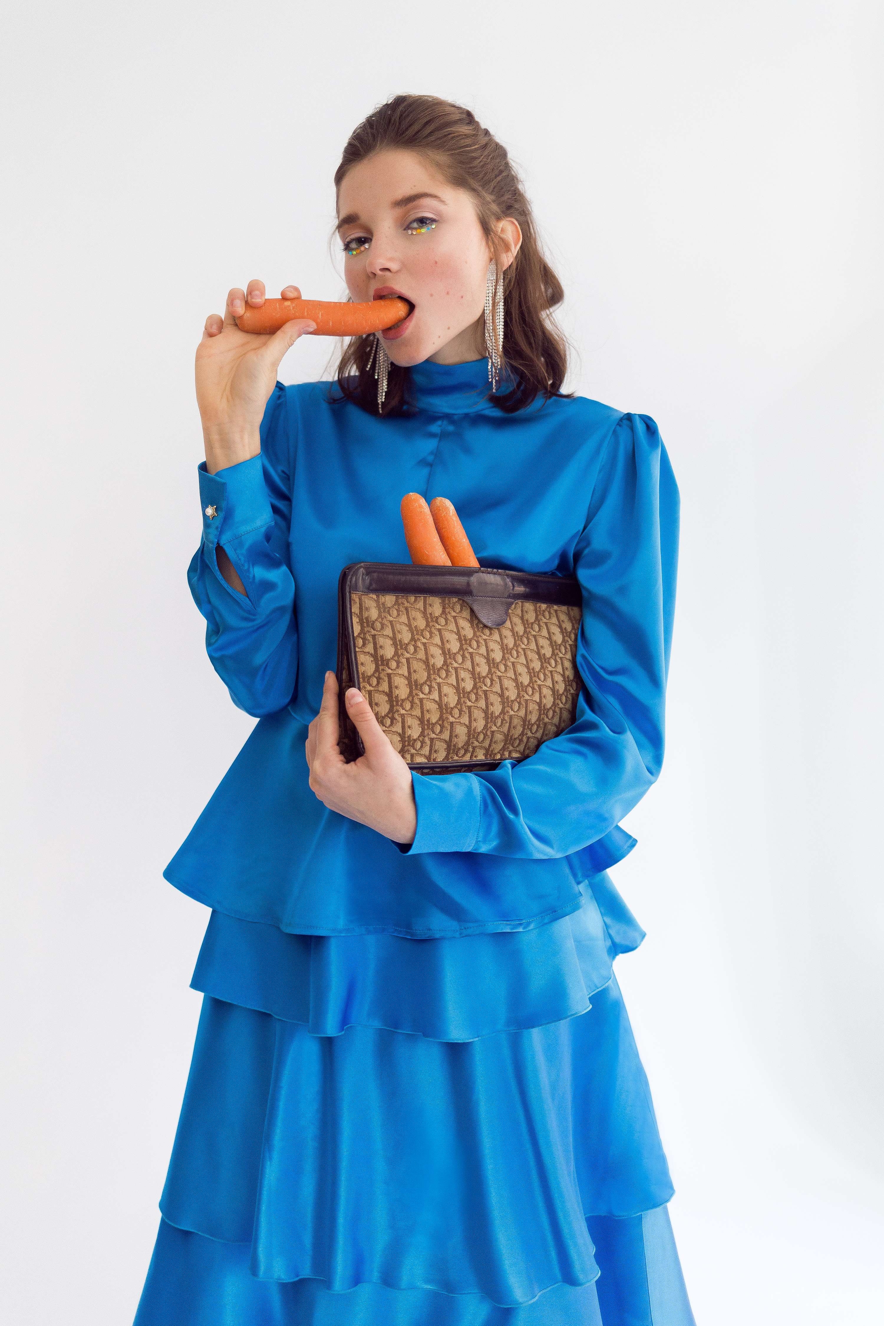 Too grown up to be alice by Isabel Domenech