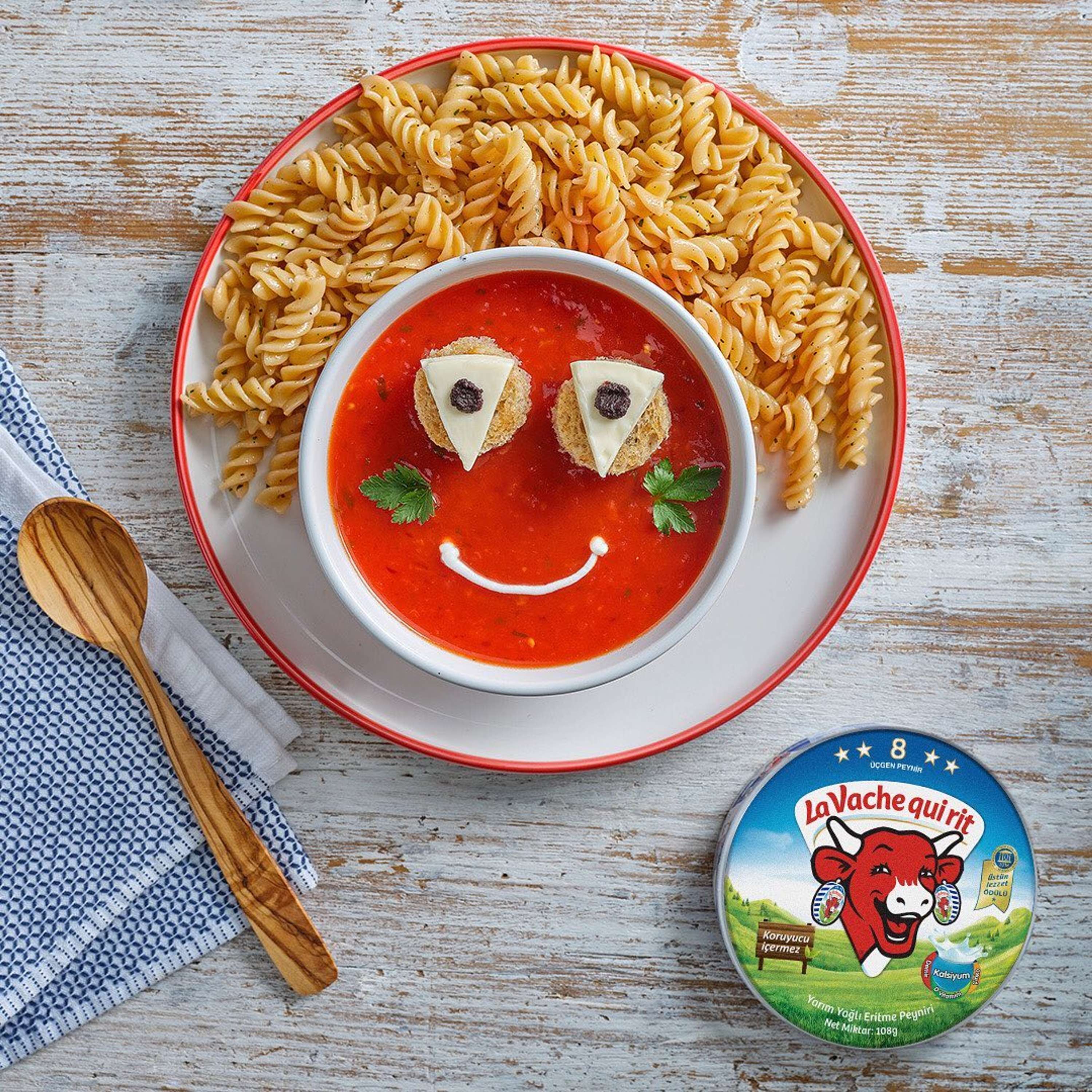 Fun Plates with La Vache qui rit by Dijle Tigris Ozdemir