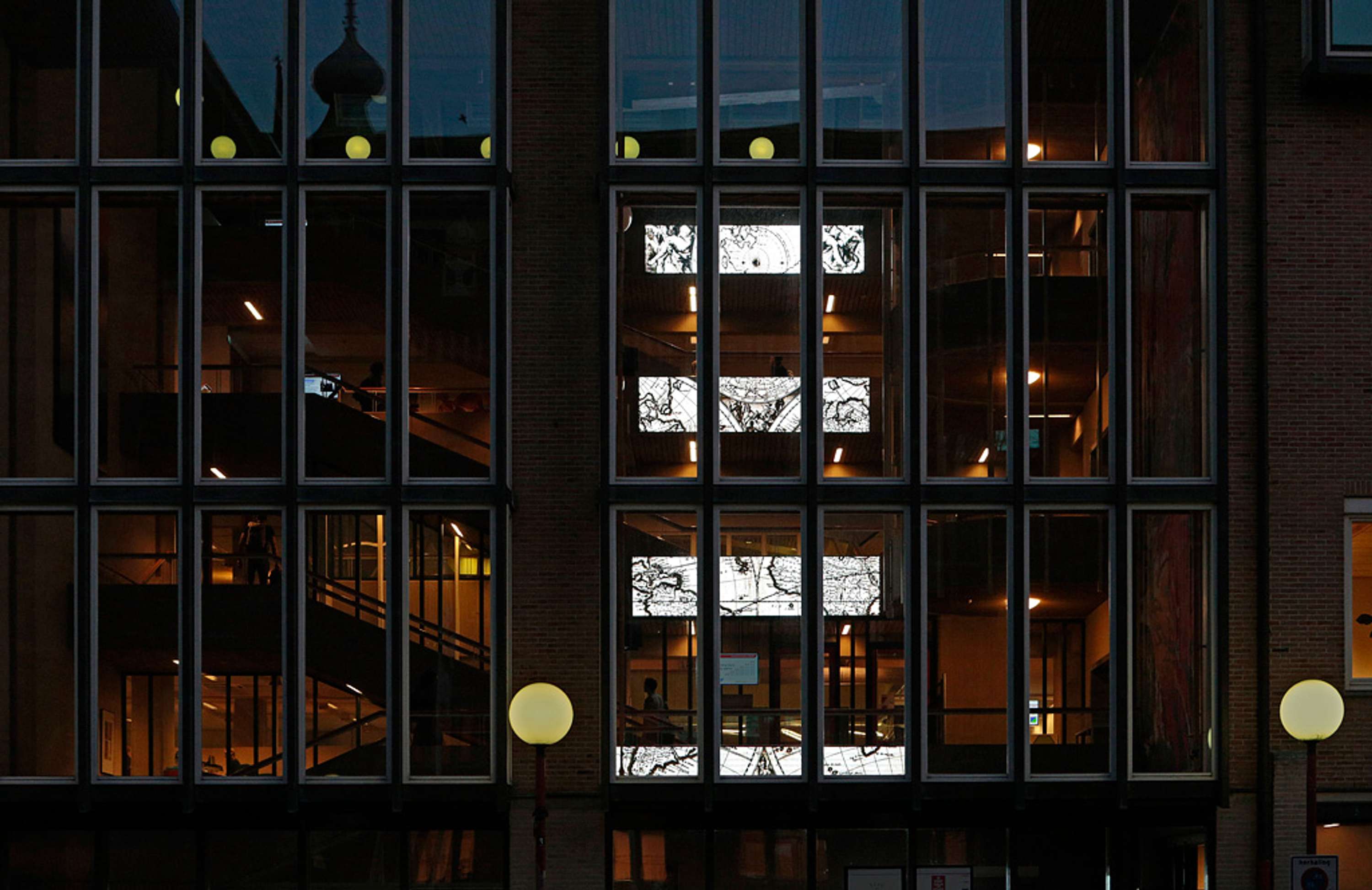 SHA_RE Light art grid by Peter Musschenga