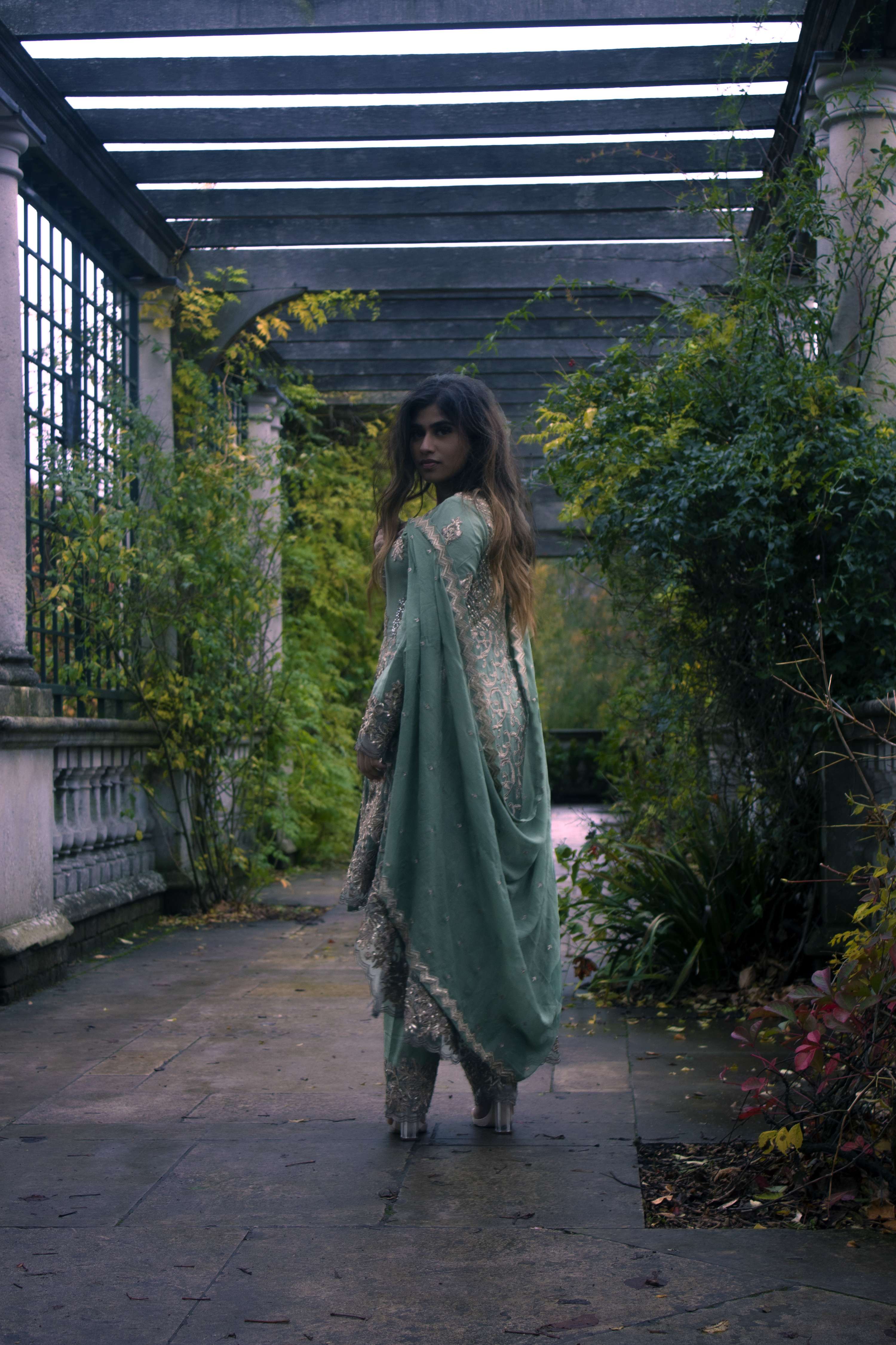 मैं यहाँ by Rohima Celine