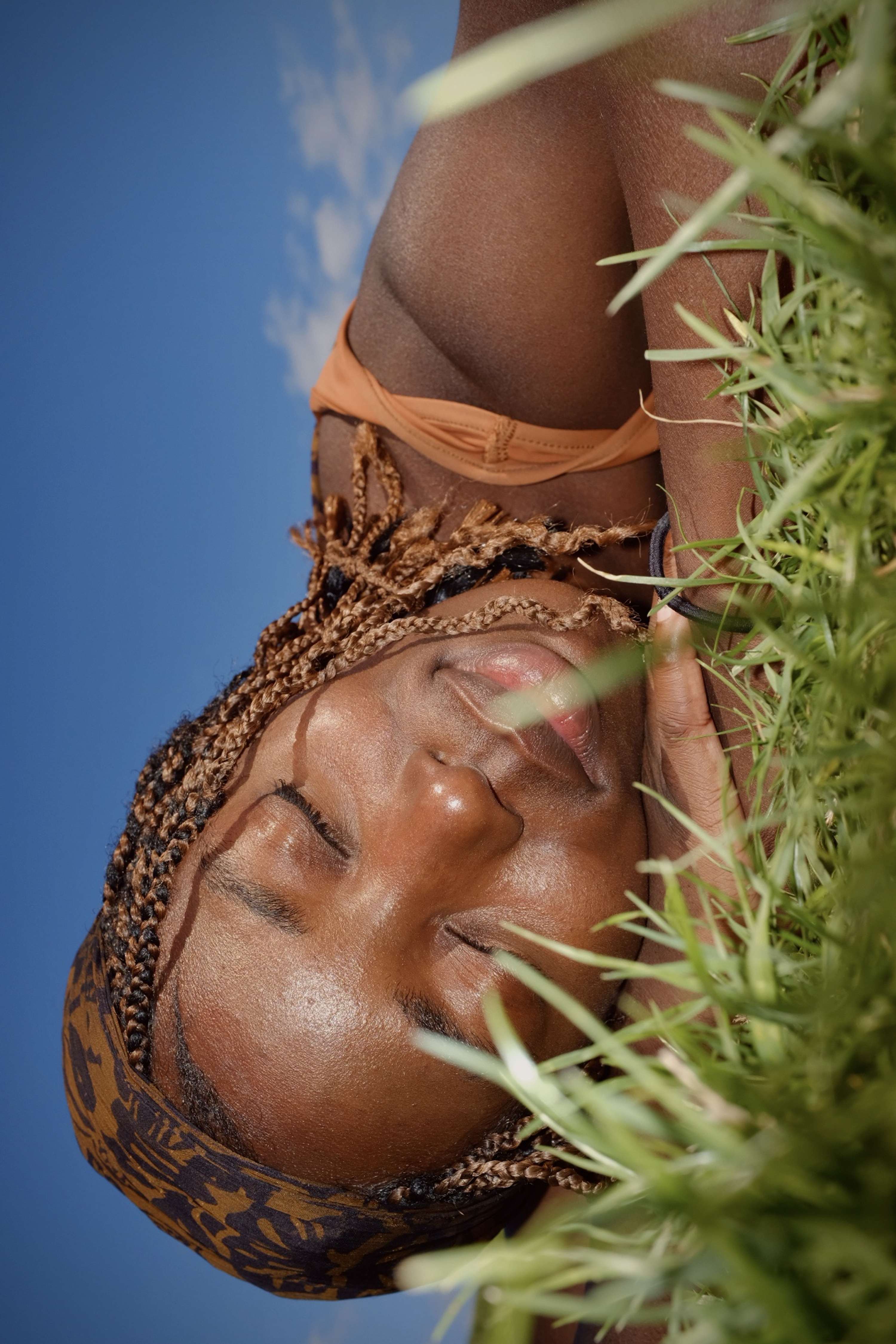 A conversation under the sun by Maaria Hatia