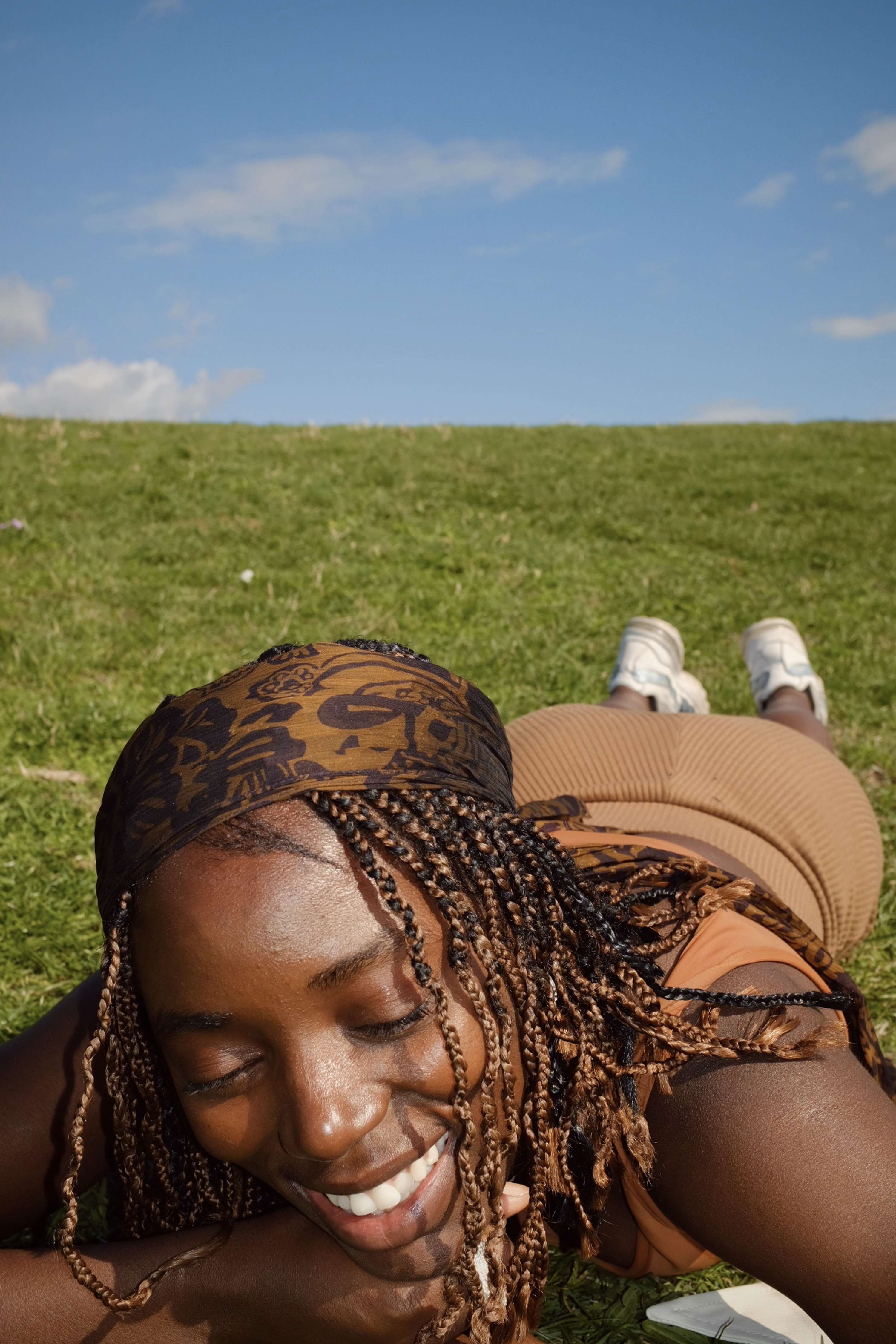 A conversation under the sun by Maaria Hatia