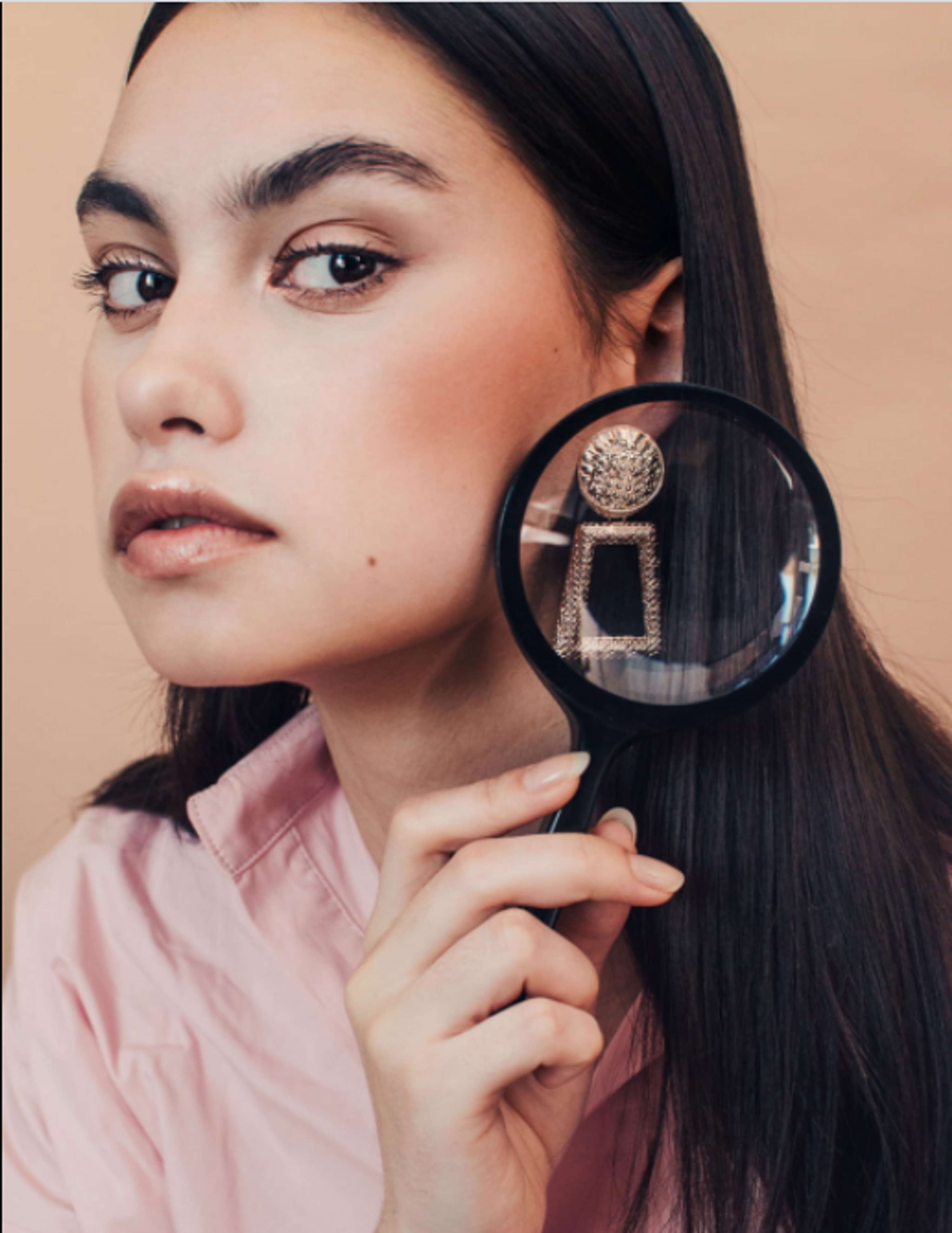 "Under the microscope" Editorial - Issue 54 of Lucy's magazine by Marine Breter