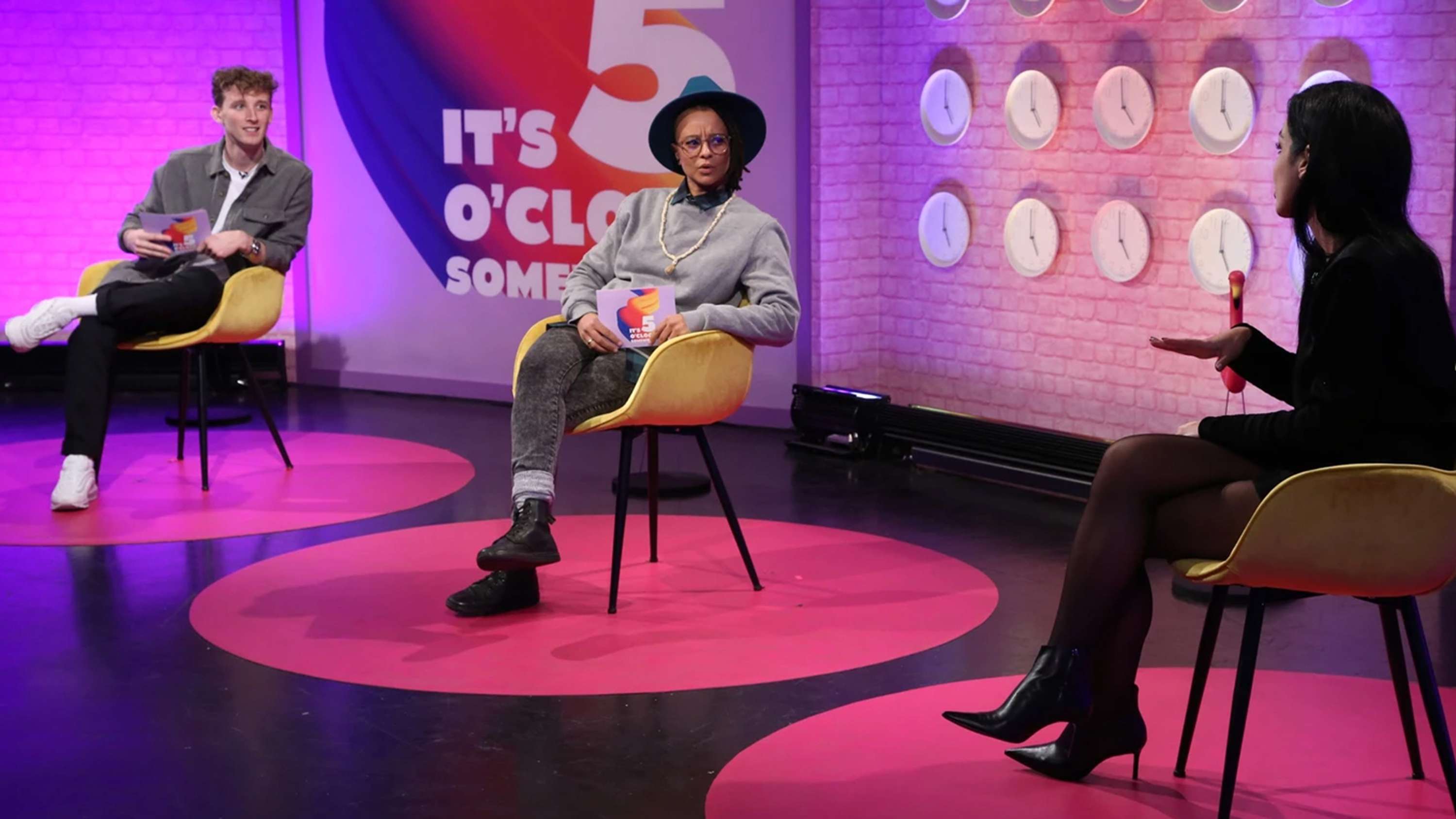 5 o'Clock Show - Set Graphics by Emma Beinish